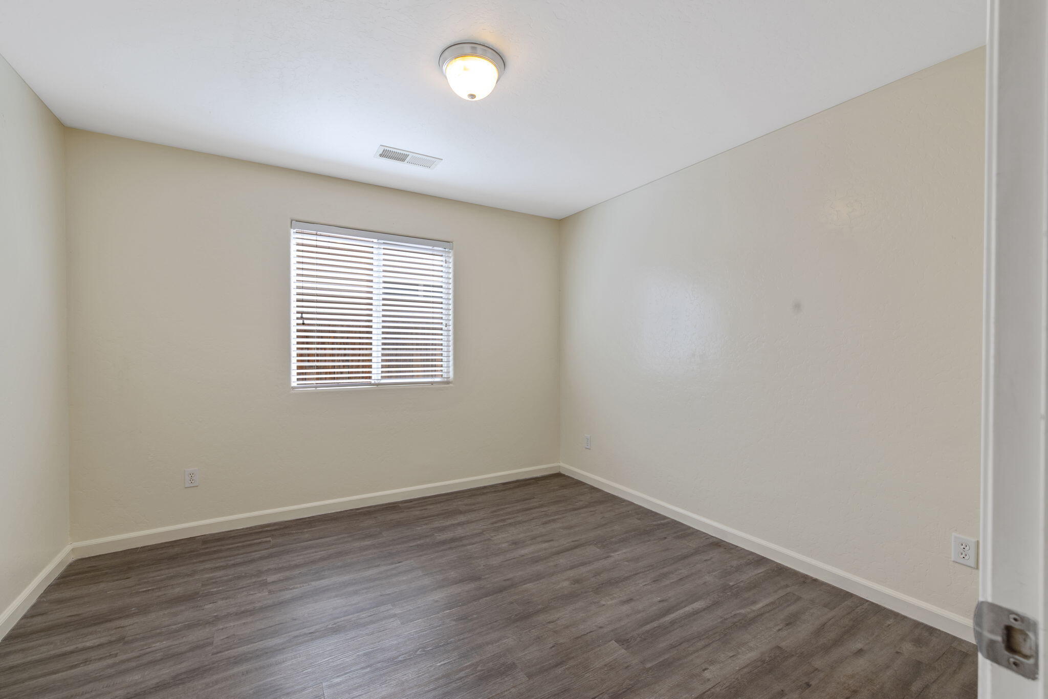 4650 W Rialto Ave, Visalia, CA 93277