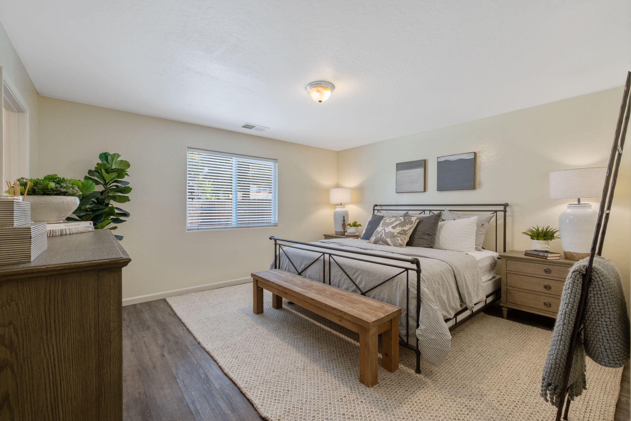 4650 W Rialto Ave, Visalia, CA 93277