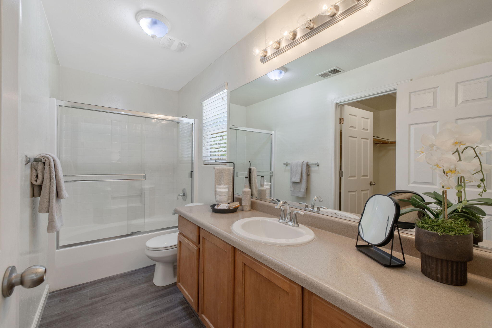 4650 W Rialto Ave, Visalia, CA 93277