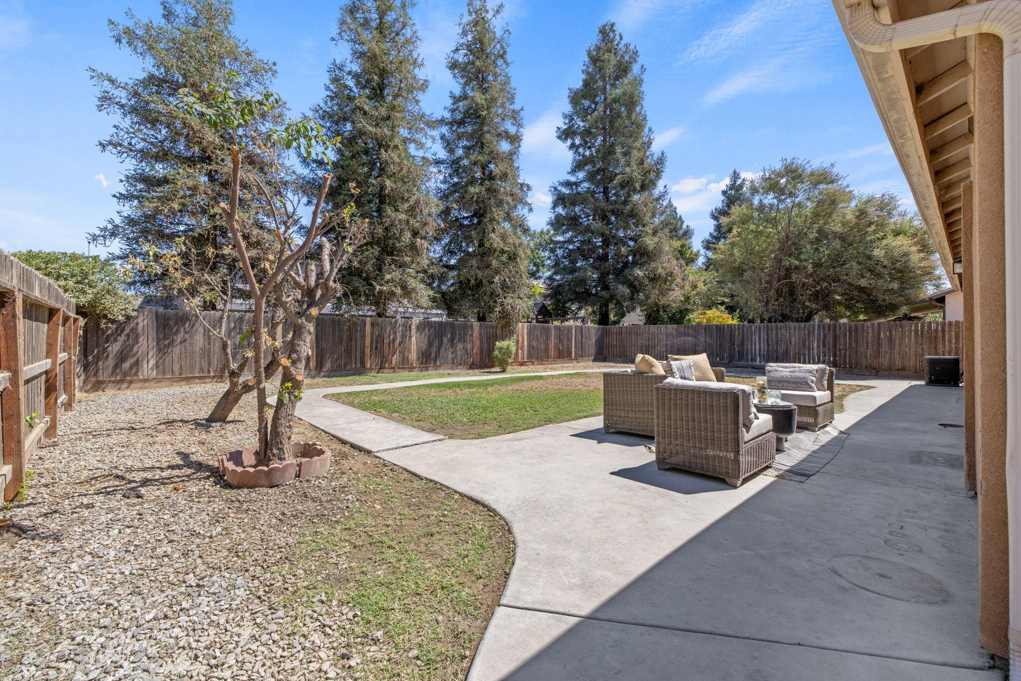 4650 W Rialto Ave, Visalia, CA 93277
