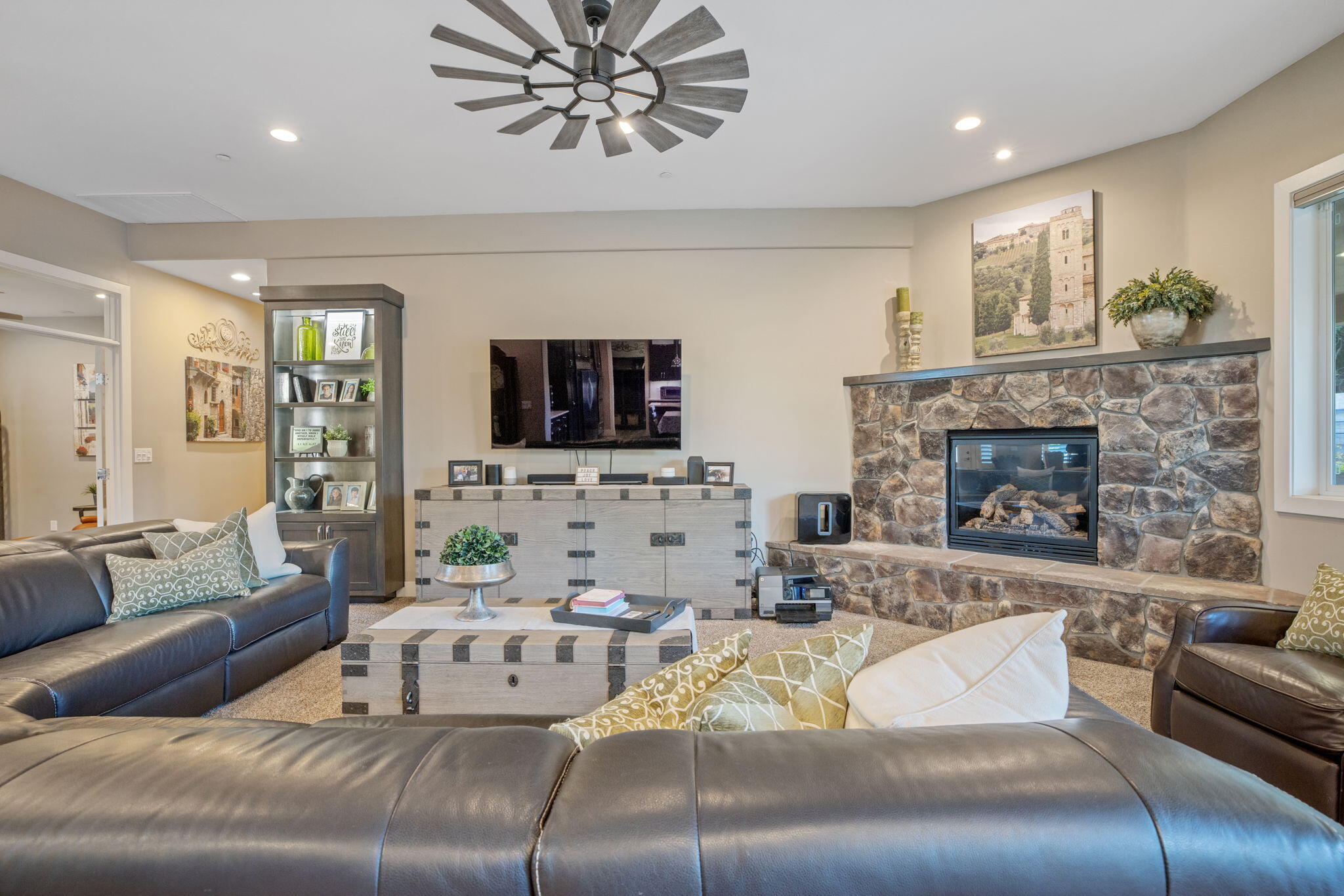 4738 W Crystal Ct, Visalia, CA 93291