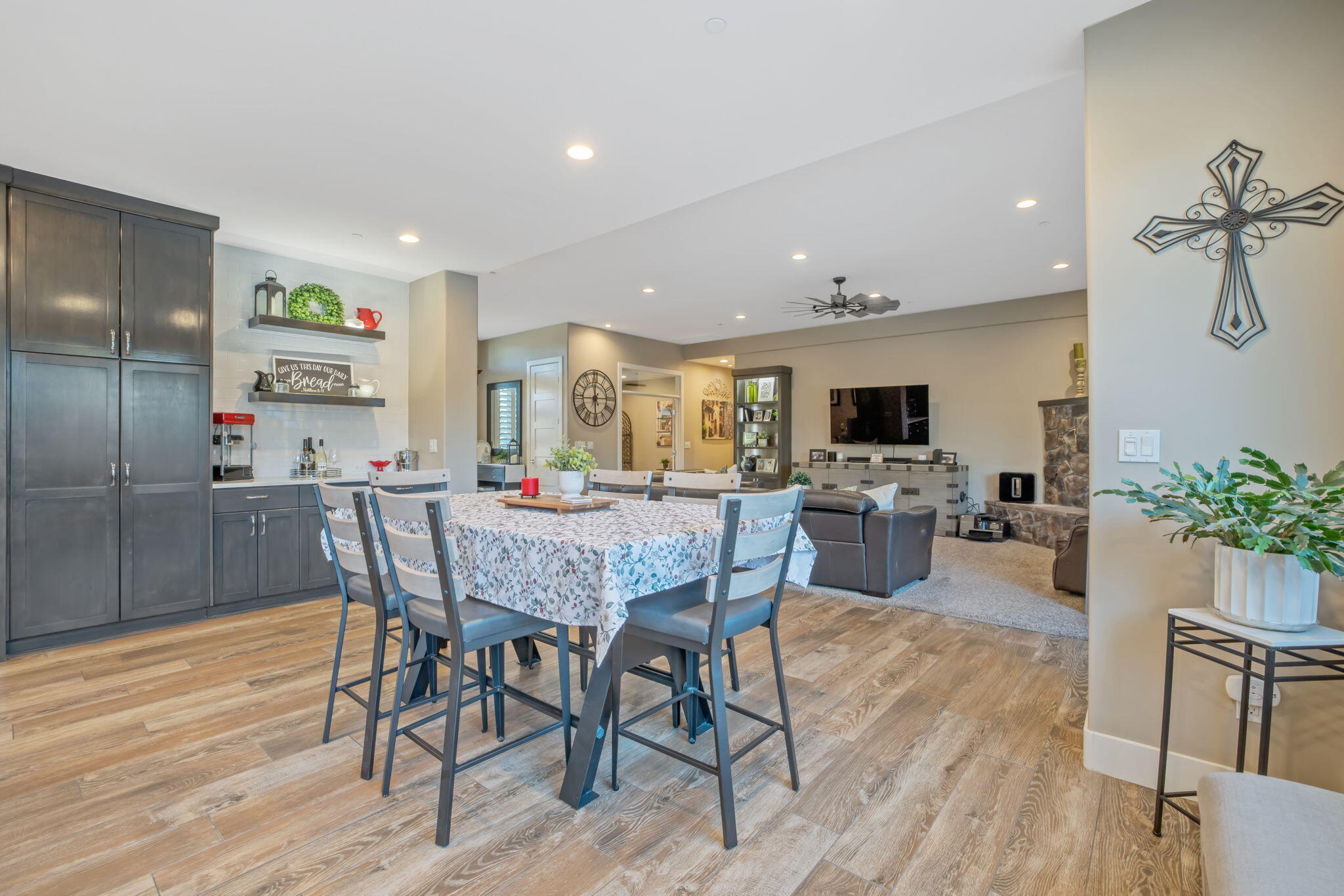 4738 W Crystal Ct, Visalia, CA 93291