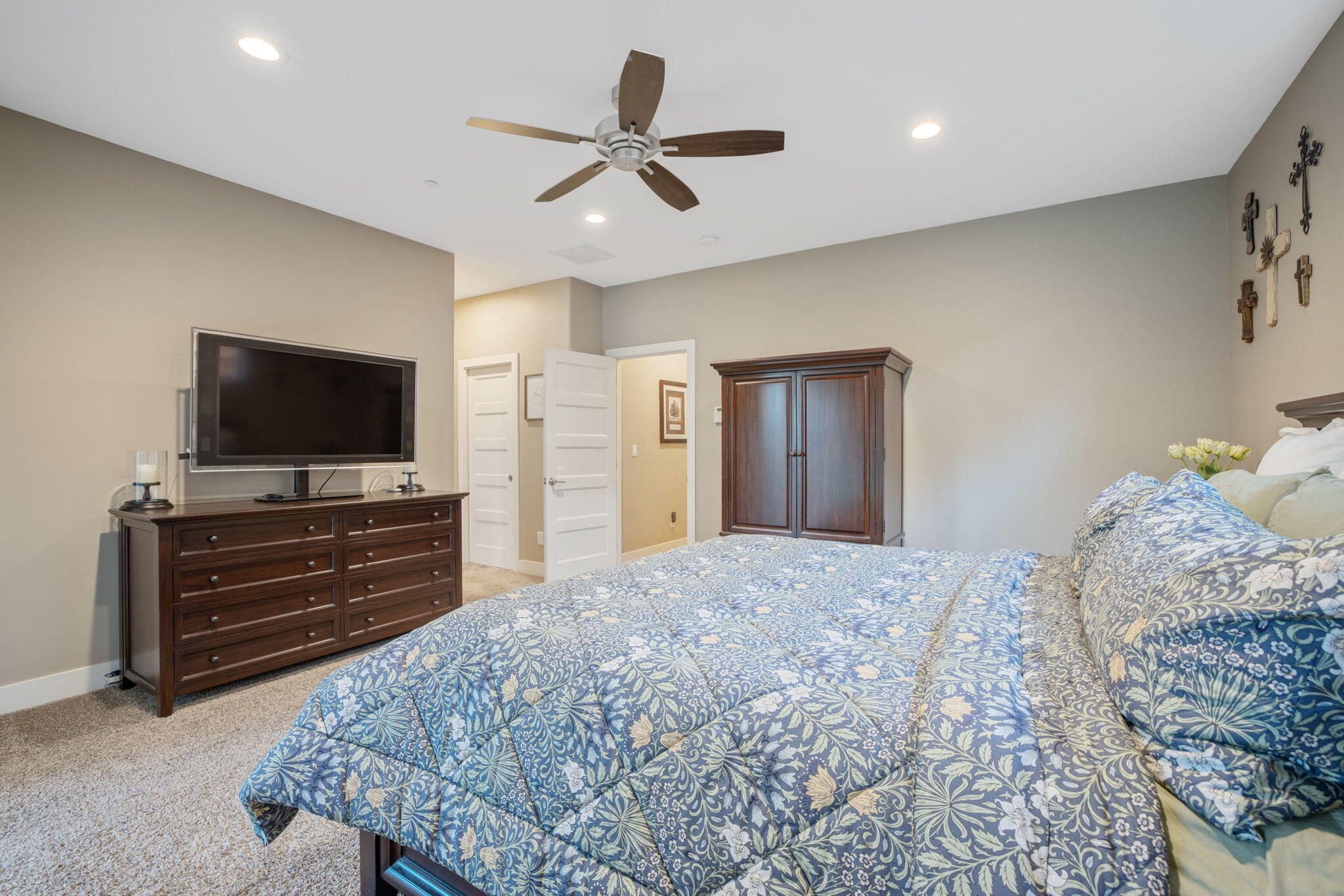 4738 W Crystal Ct, Visalia, CA 93291