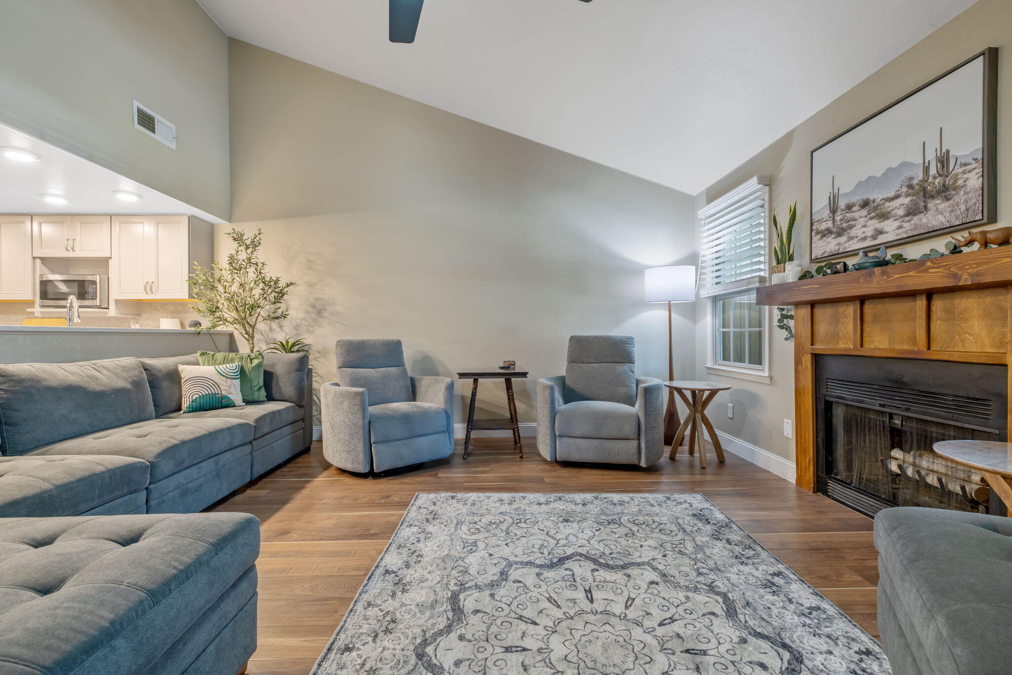2442 E Tulare Ave, Visalia, CA 93292