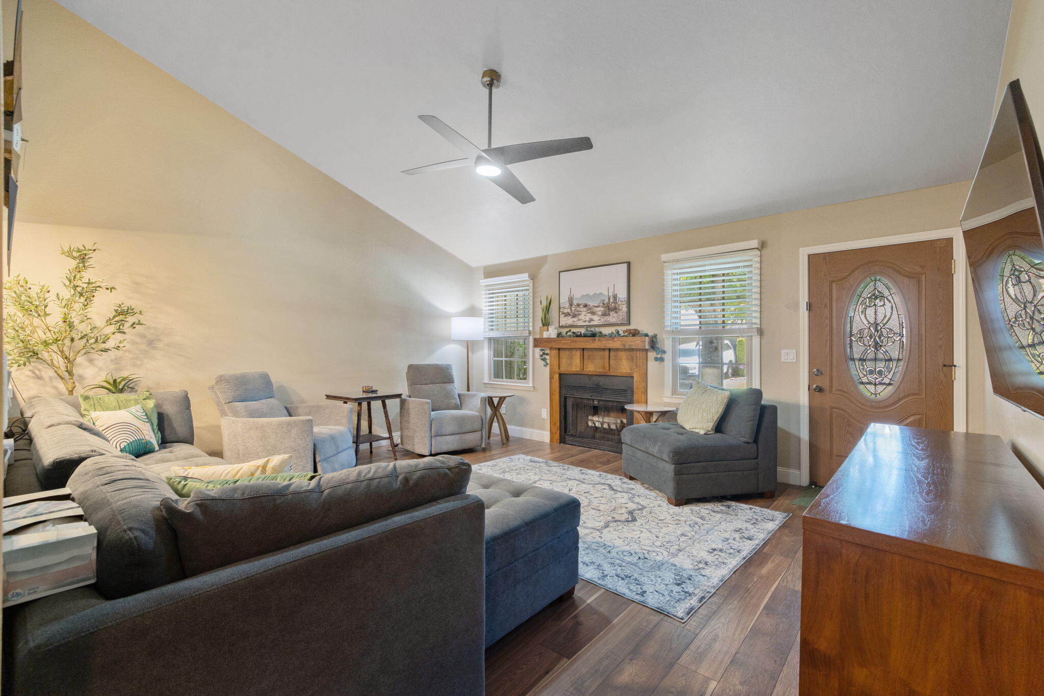 2442 E Tulare Ave, Visalia, CA 93292