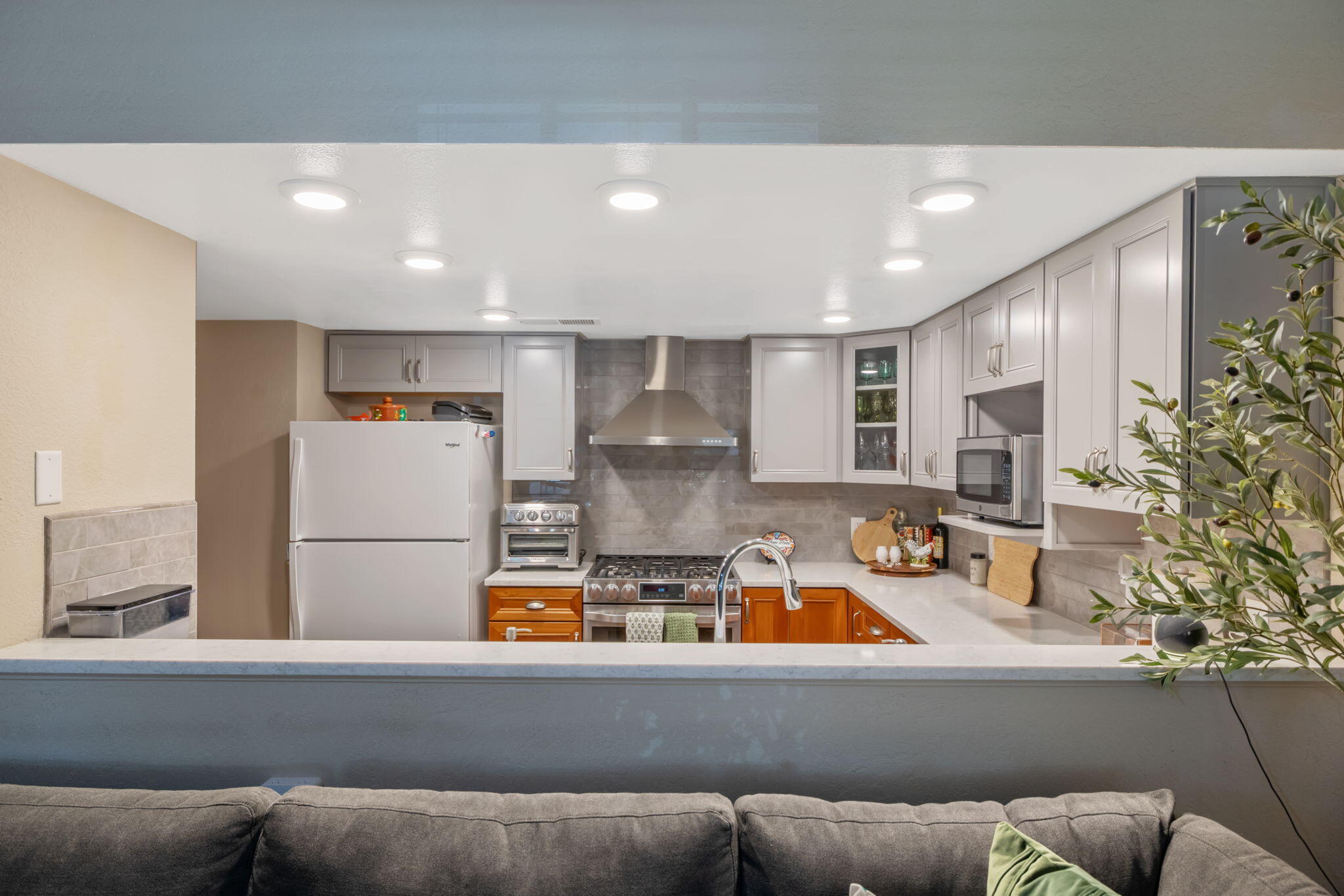 2442 E Tulare Ave, Visalia, CA 93292