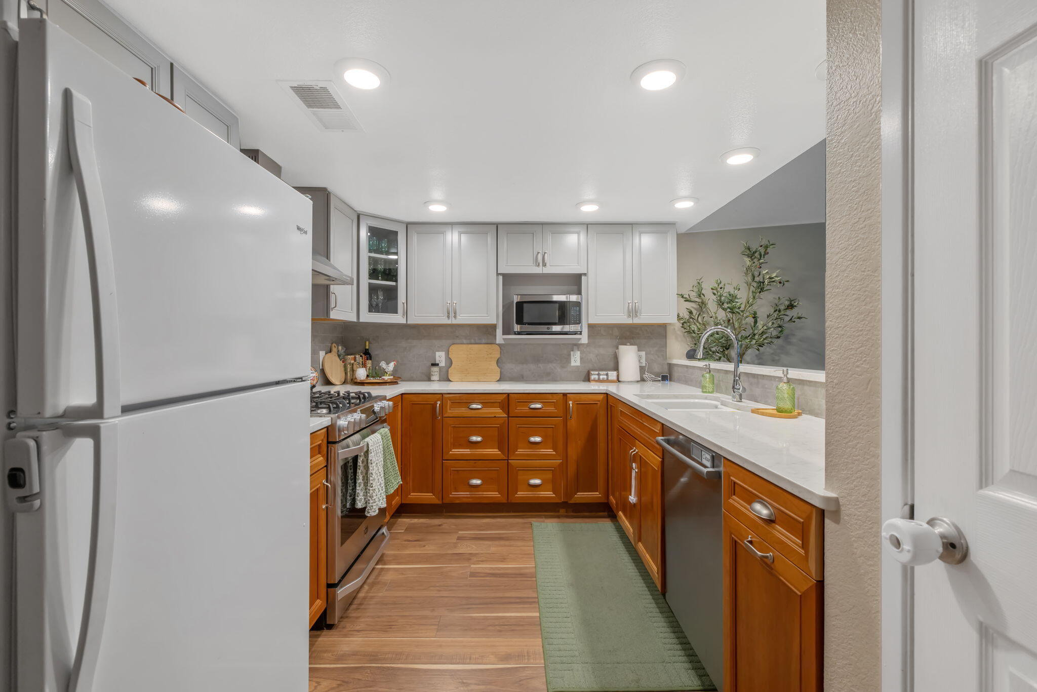2442 E Tulare Ave, Visalia, CA 93292