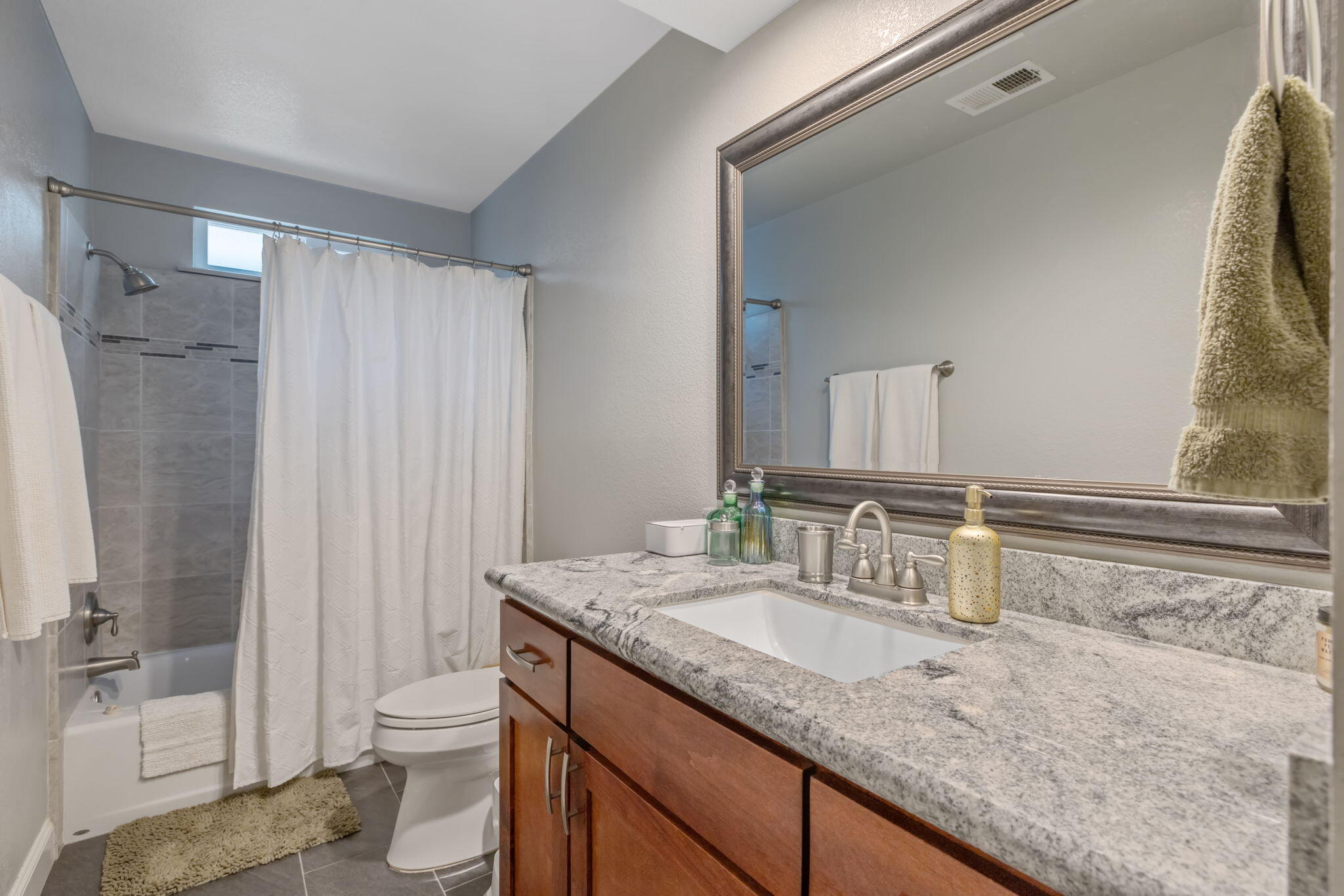 2442 E Tulare Ave, Visalia, CA 93292