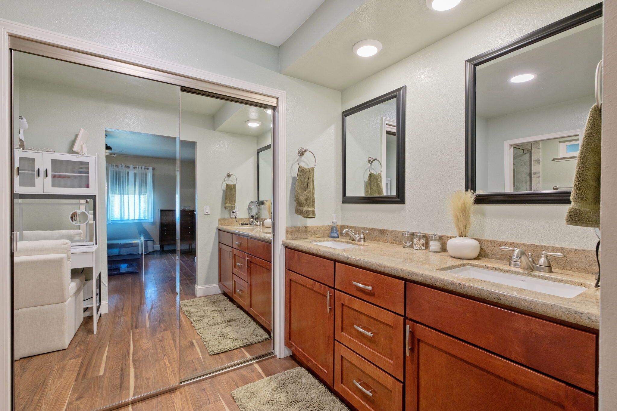 2442 E Tulare Ave, Visalia, CA 93292