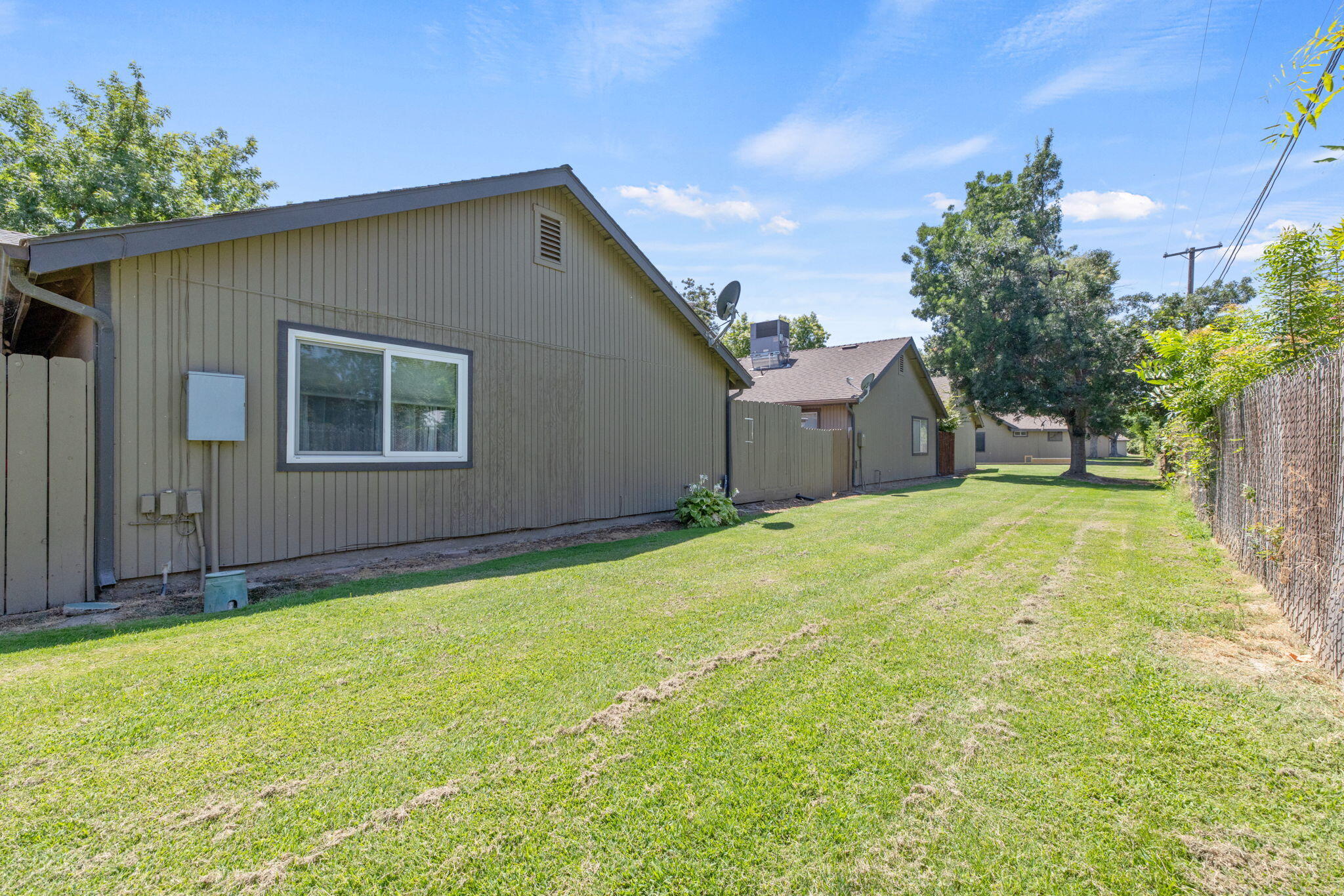 2442 E Tulare Ave, Visalia, CA 93292