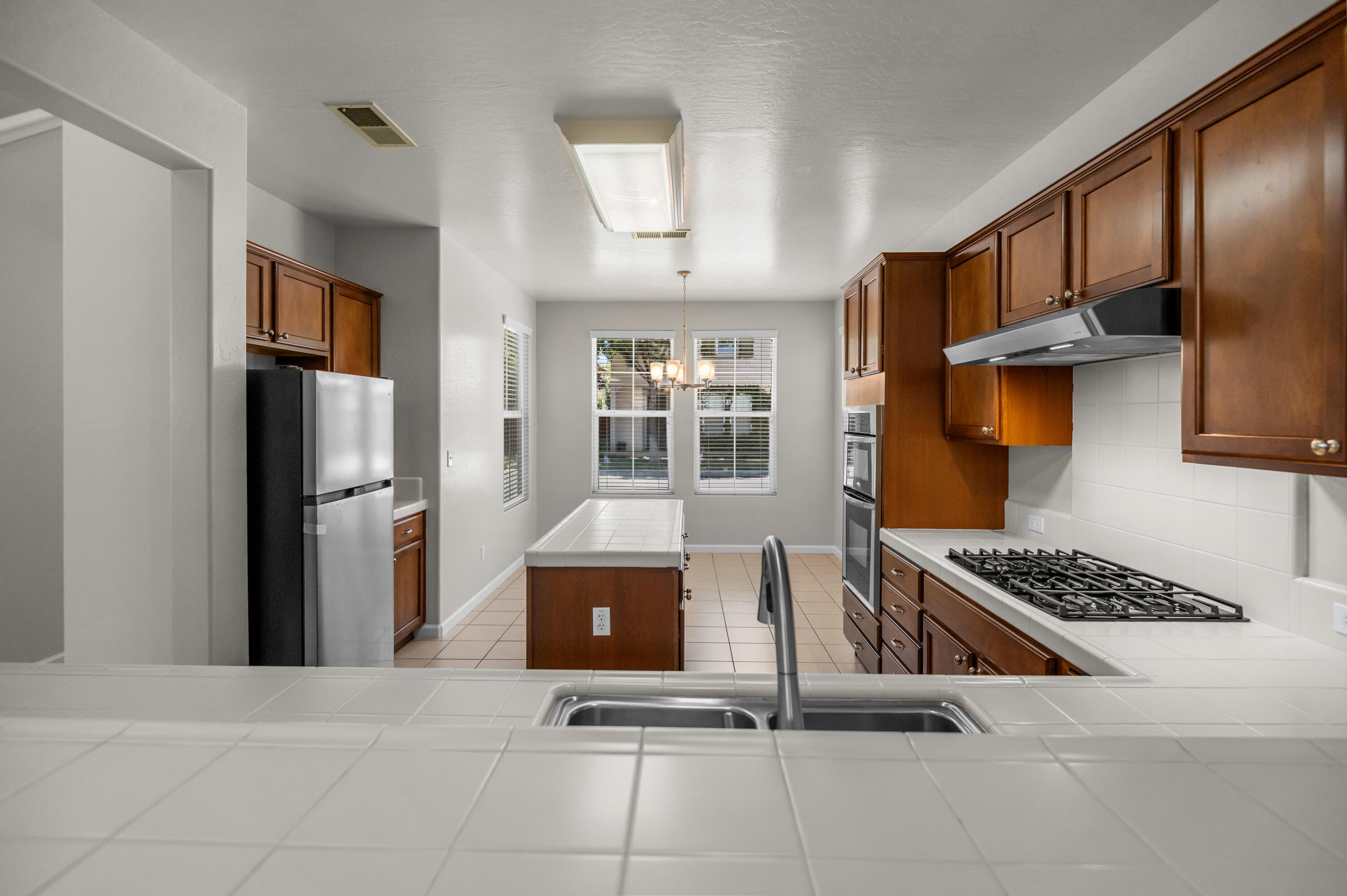 3248 N Memory St, Visalia, CA 93291