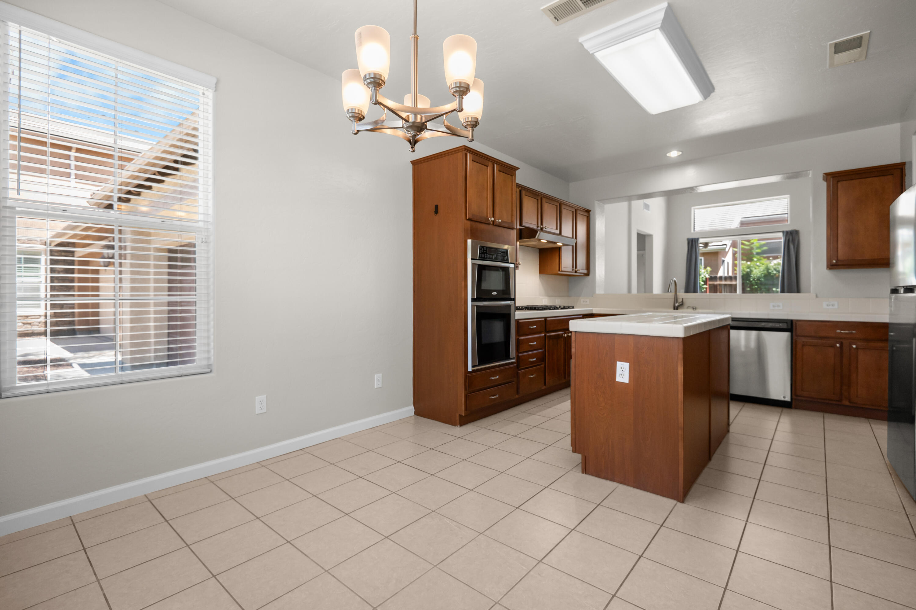 3248 N Memory St, Visalia, CA 93291