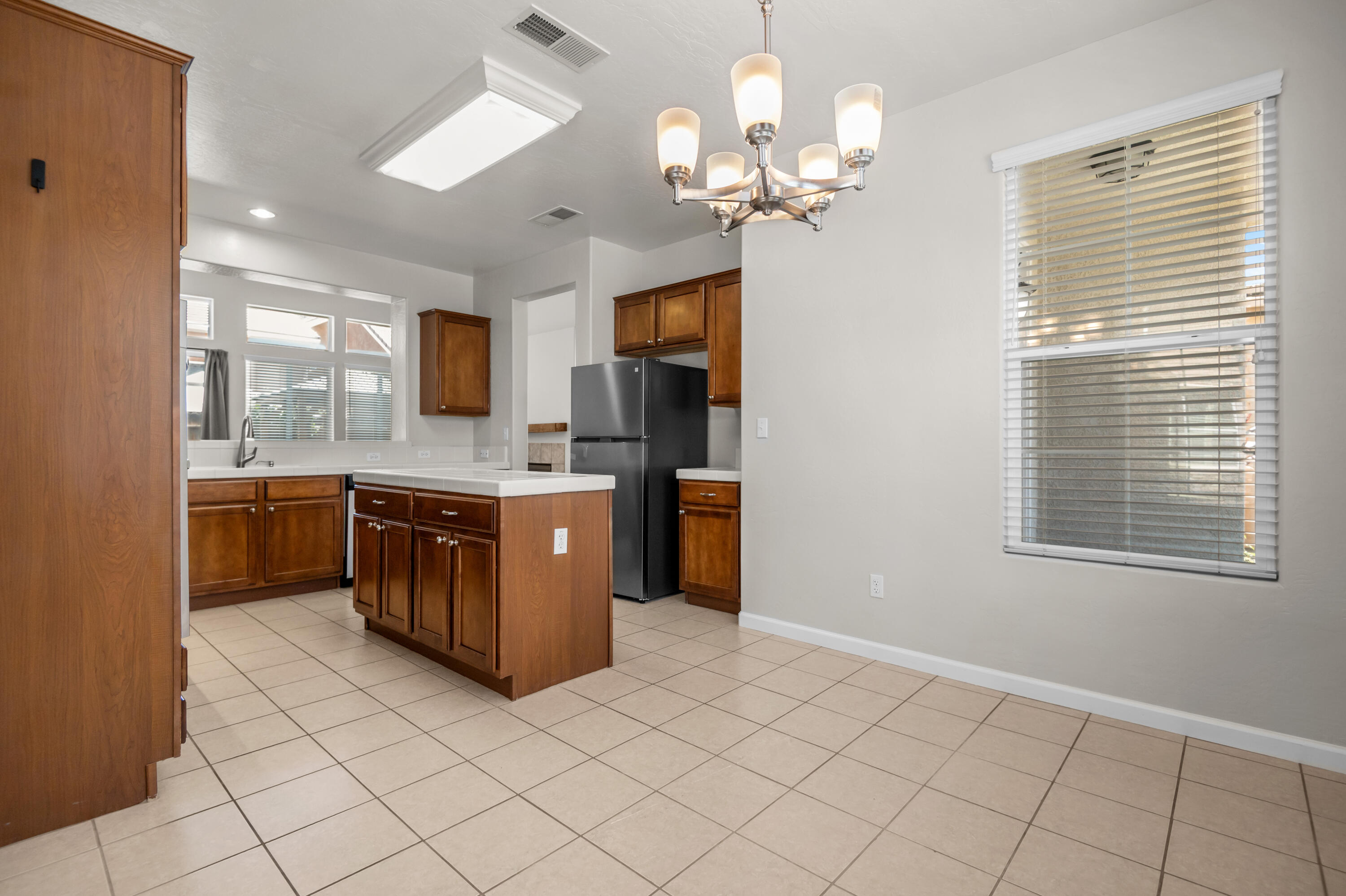 3248 N Memory St, Visalia, CA 93291