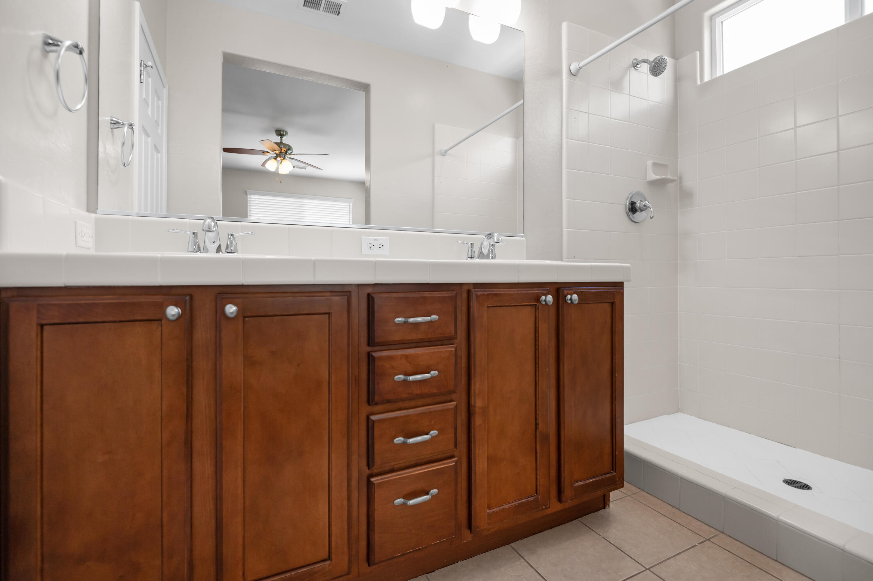 3248 N Memory St, Visalia, CA 93291