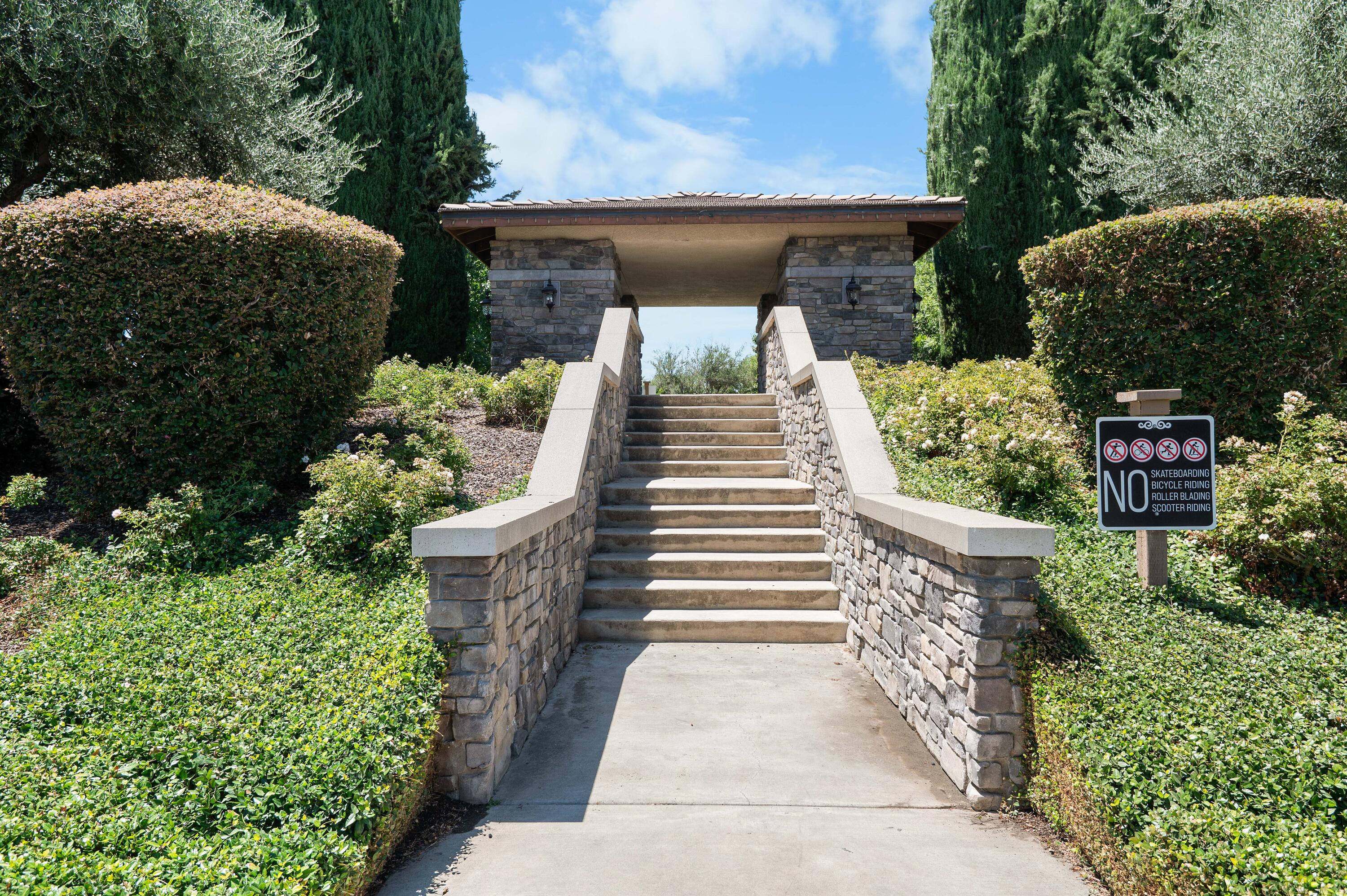 3248 N Memory St, Visalia, CA 93291