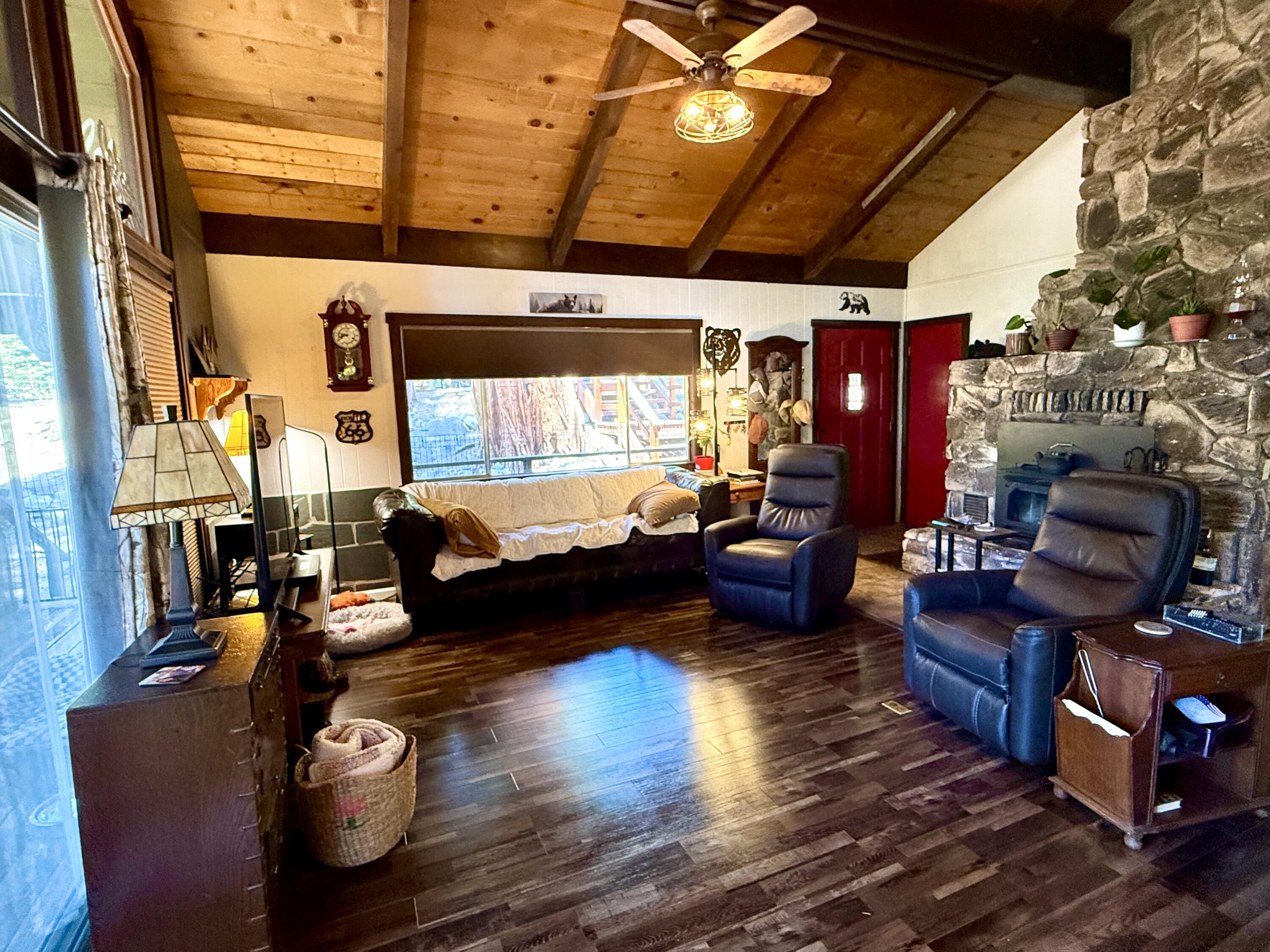 57524 Crest Dr, Springville, CA 93265