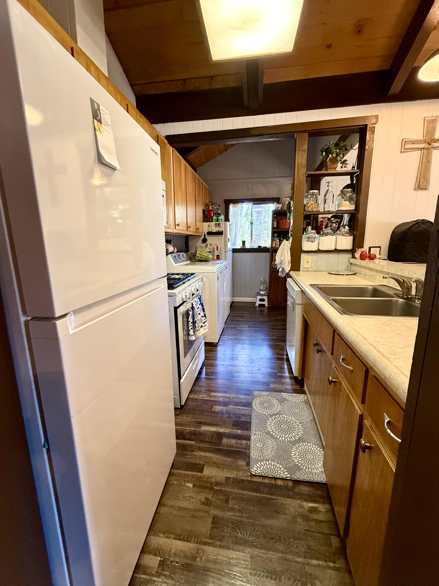 57524 Crest Dr, Springville, CA 93265