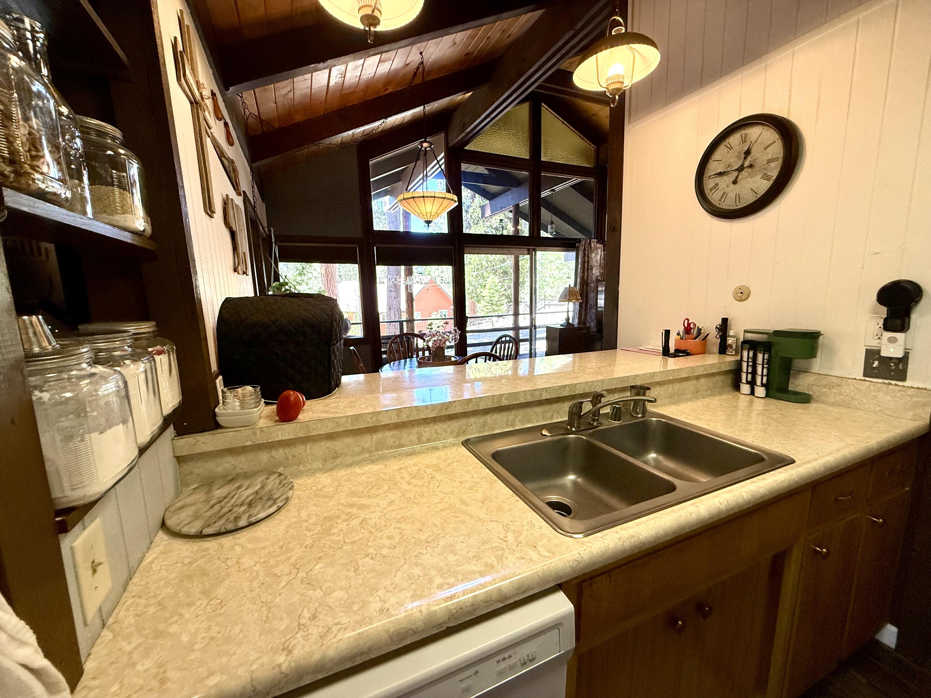 57524 Crest Dr, Springville, CA 93265