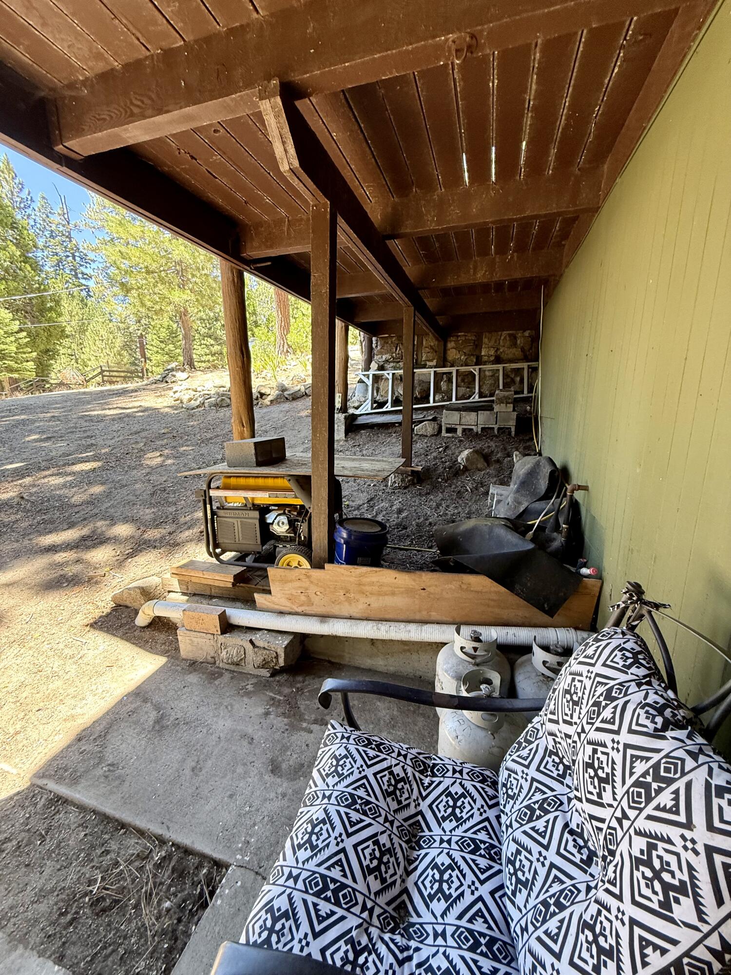 57524 Crest Dr, Springville, CA 93265
