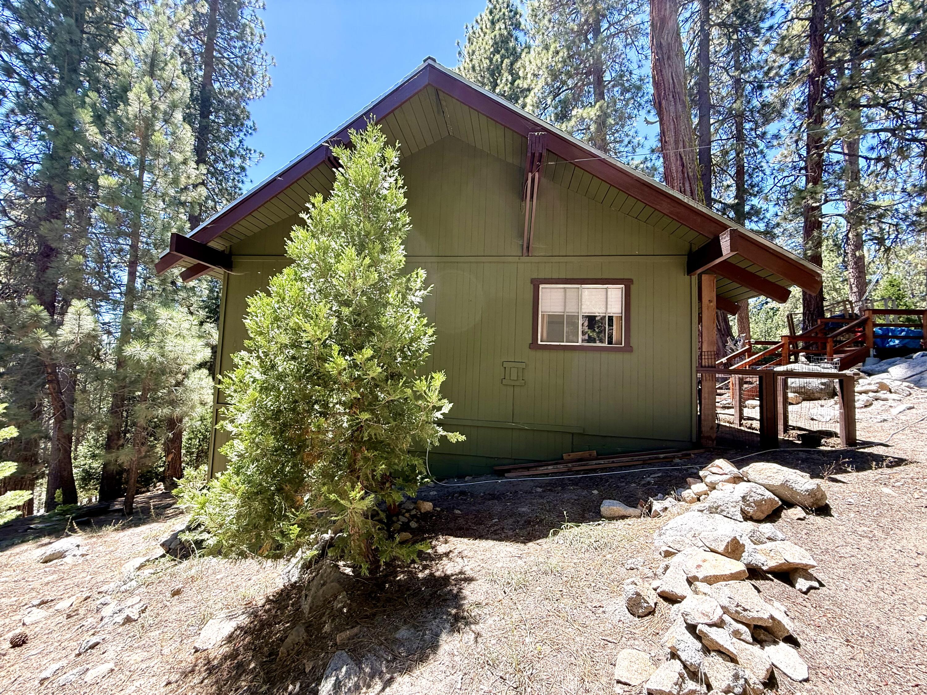 57524 Crest Dr, Springville, CA 93265