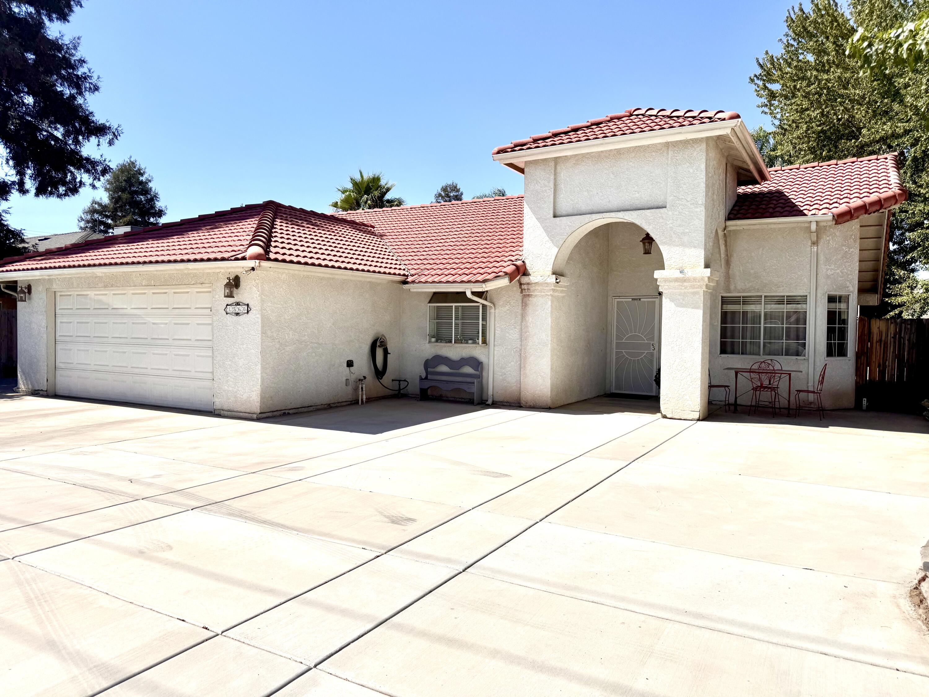1560 Pioneer Ave, Porterville, CA 93257