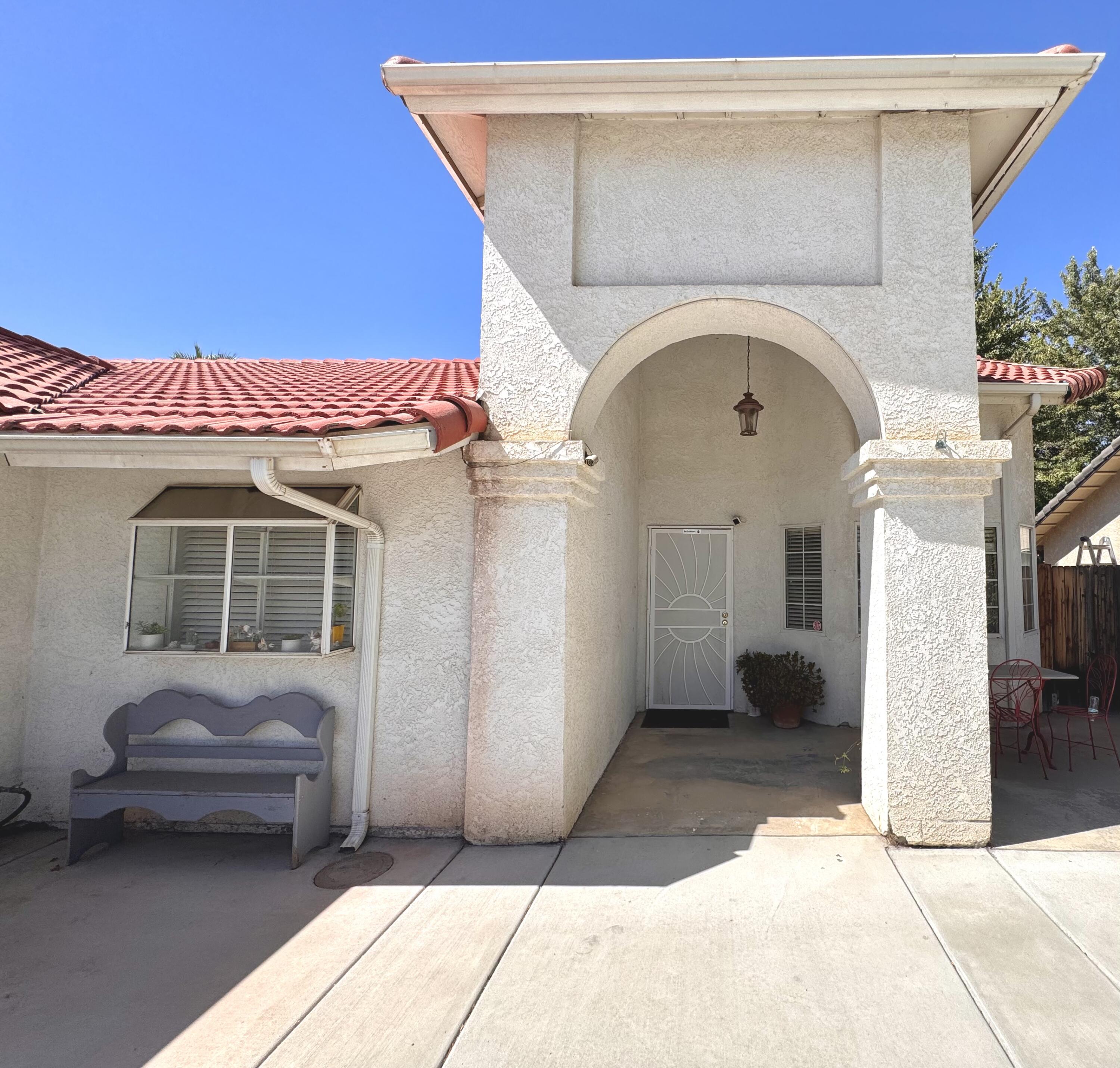 1560 Pioneer Ave, Porterville, CA 93257