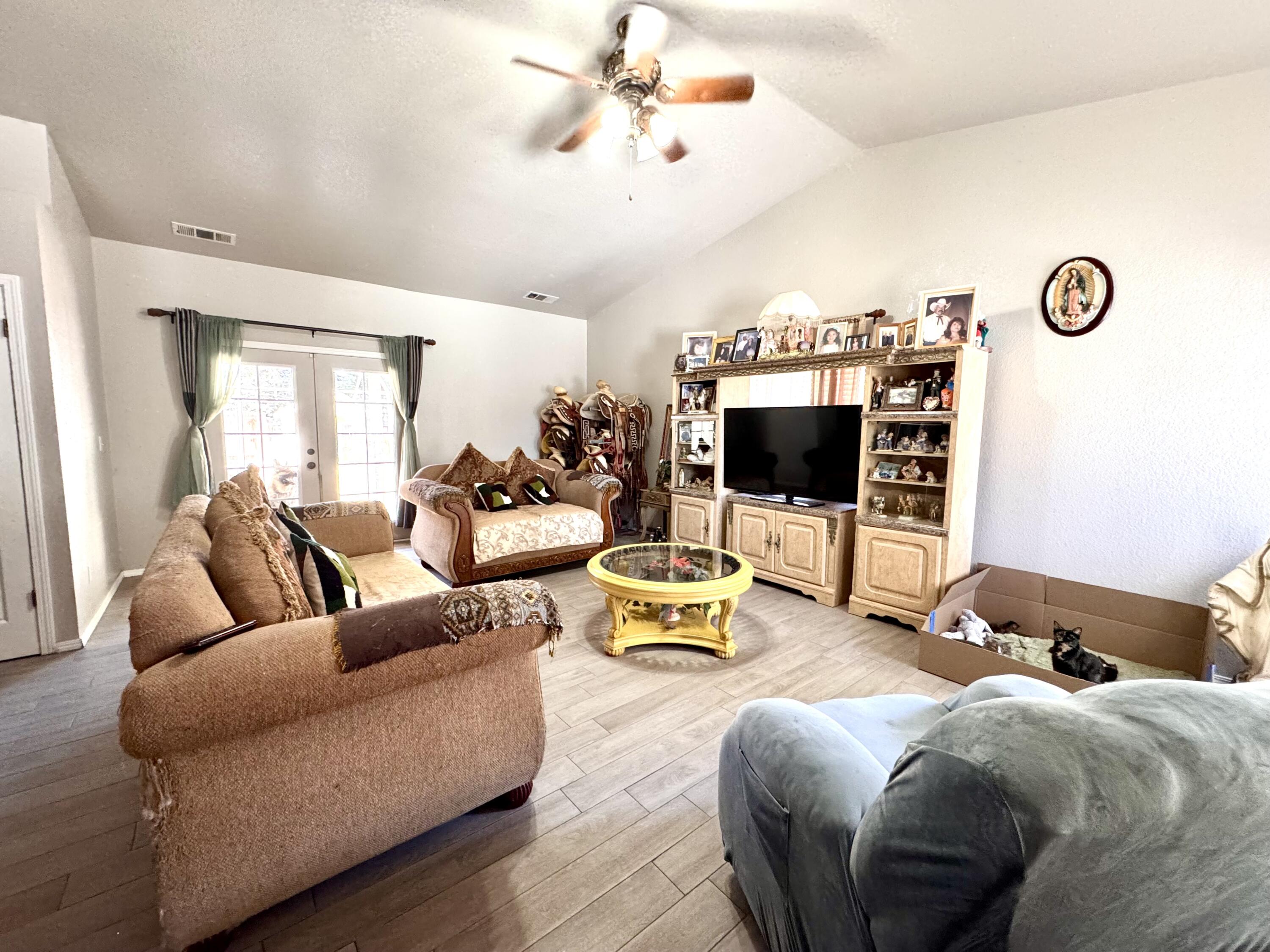 1560 Pioneer Ave, Porterville, CA 93257