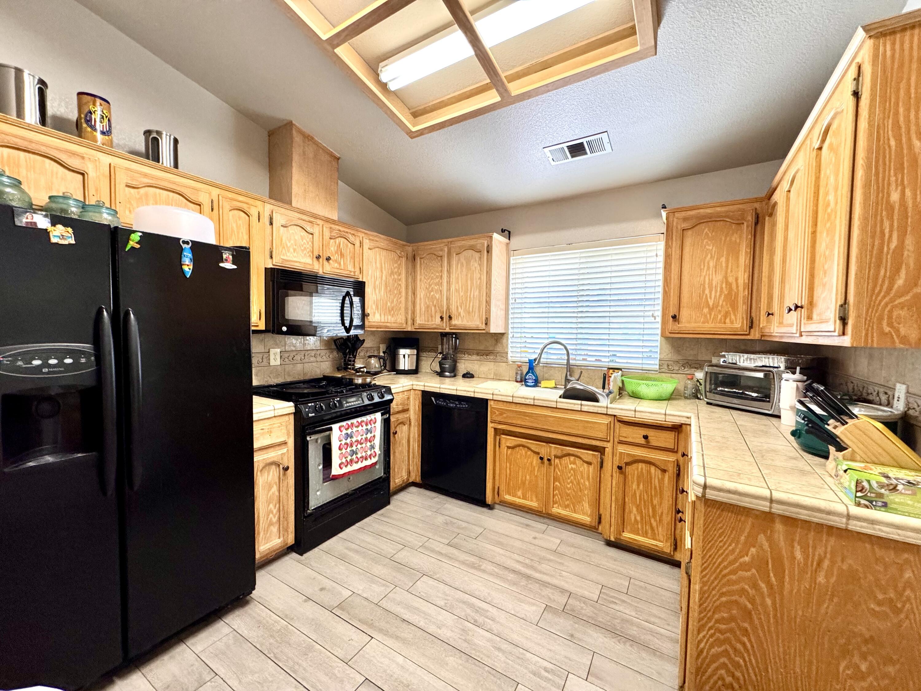 1560 Pioneer Ave, Porterville, CA 93257
