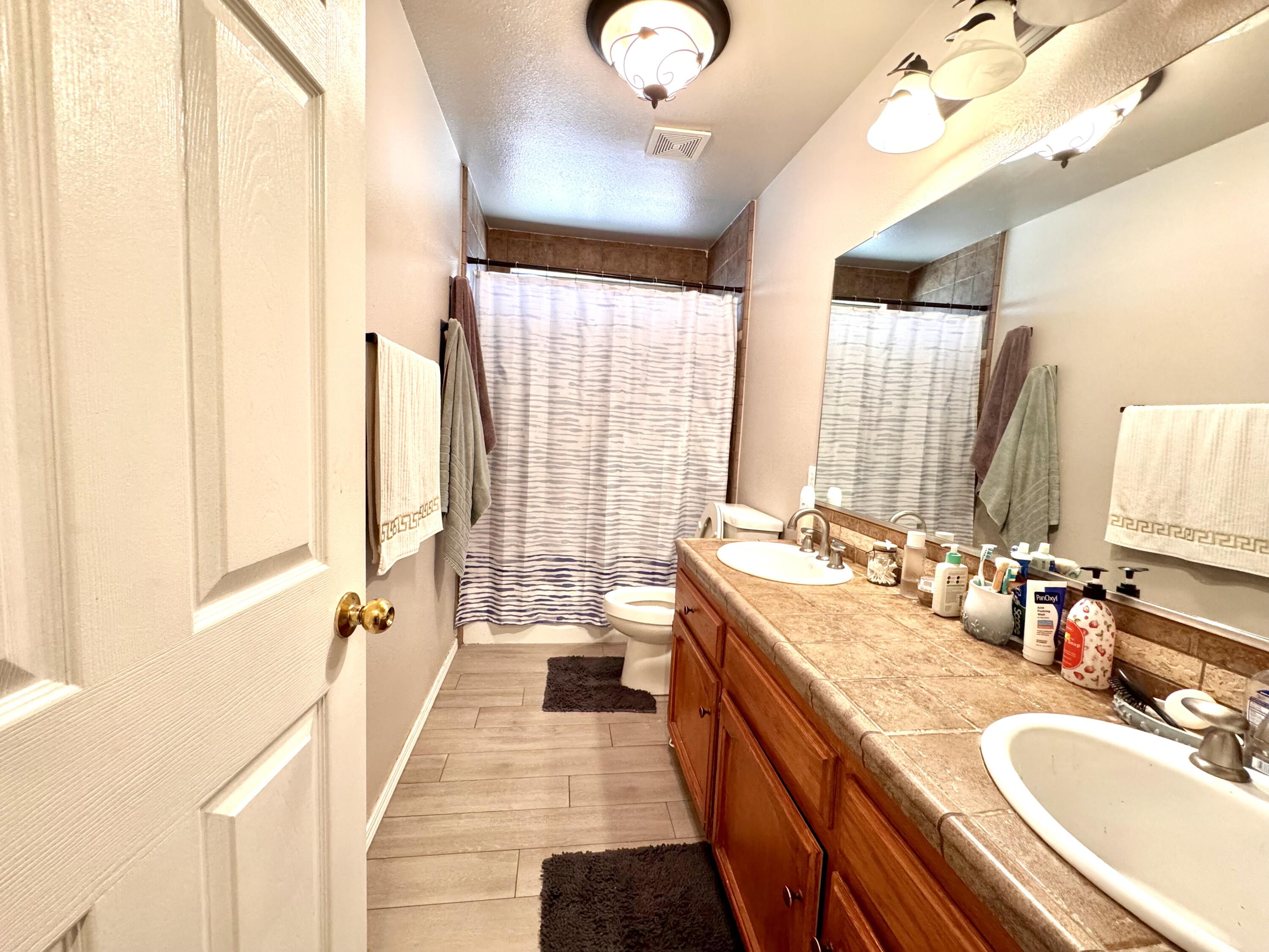 1560 Pioneer Ave, Porterville, CA 93257