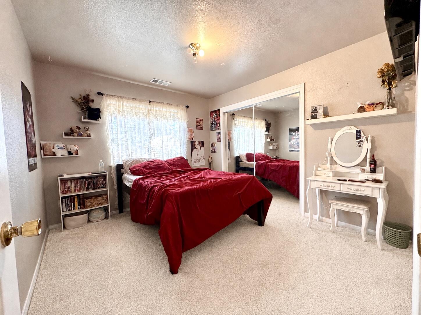 1560 Pioneer Ave, Porterville, CA 93257