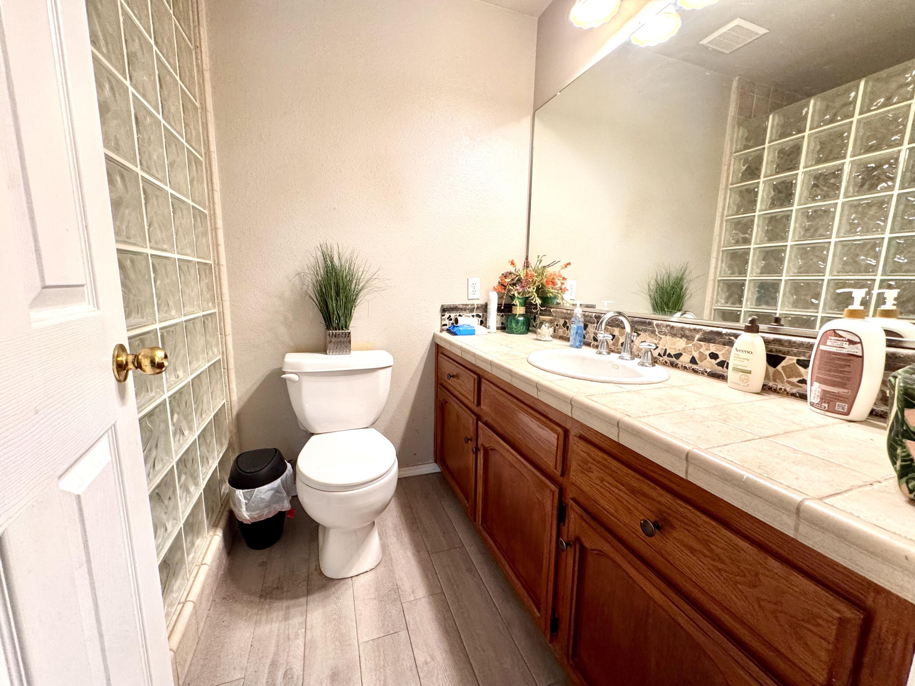 1560 Pioneer Ave, Porterville, CA 93257
