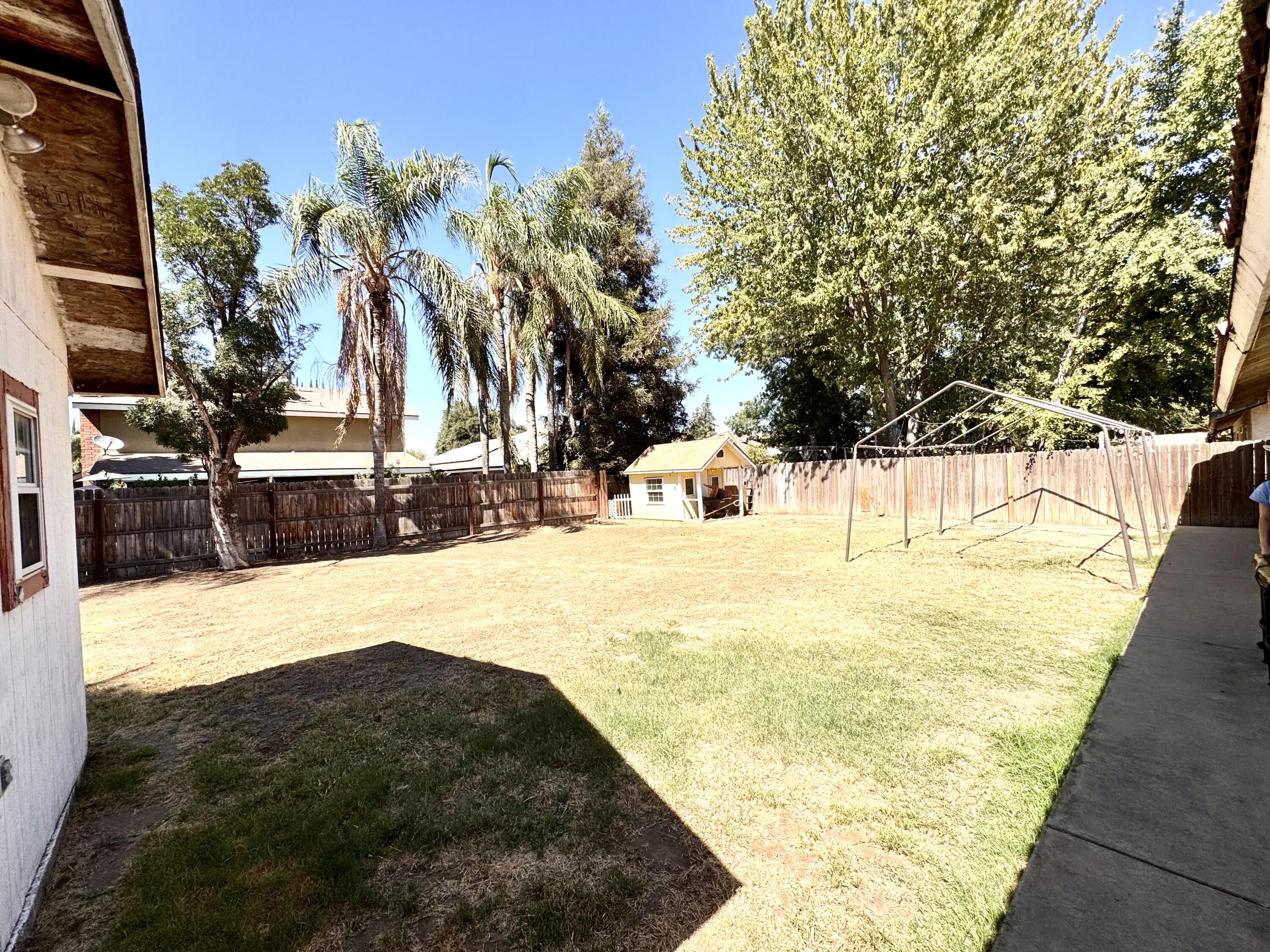 1560 Pioneer Ave, Porterville, CA 93257
