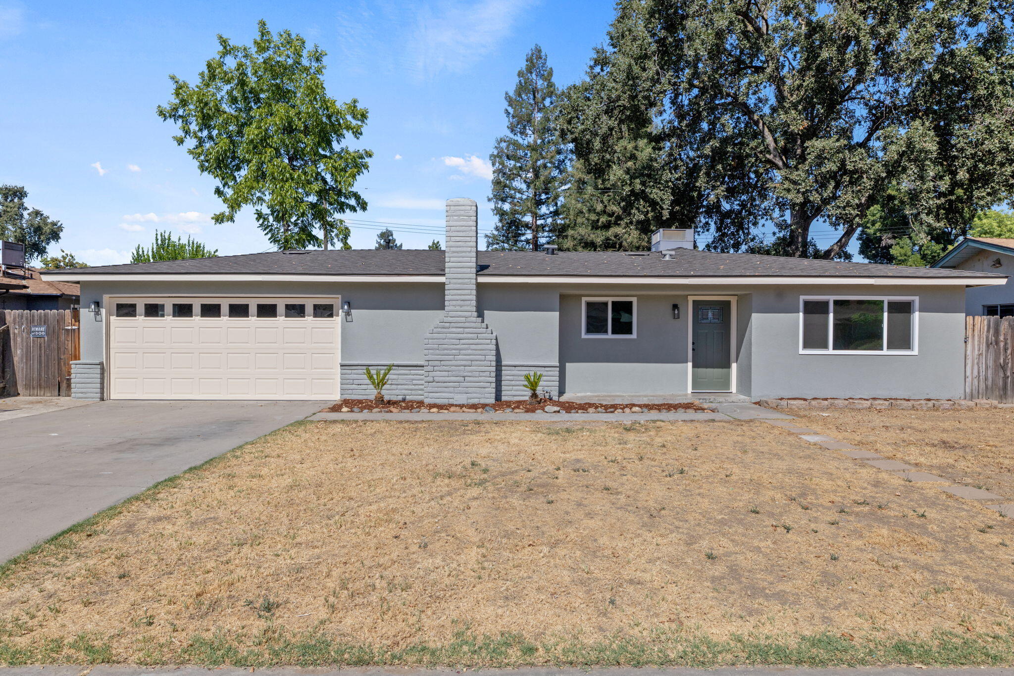 1733 S Johnson St, Visalia, CA 93277