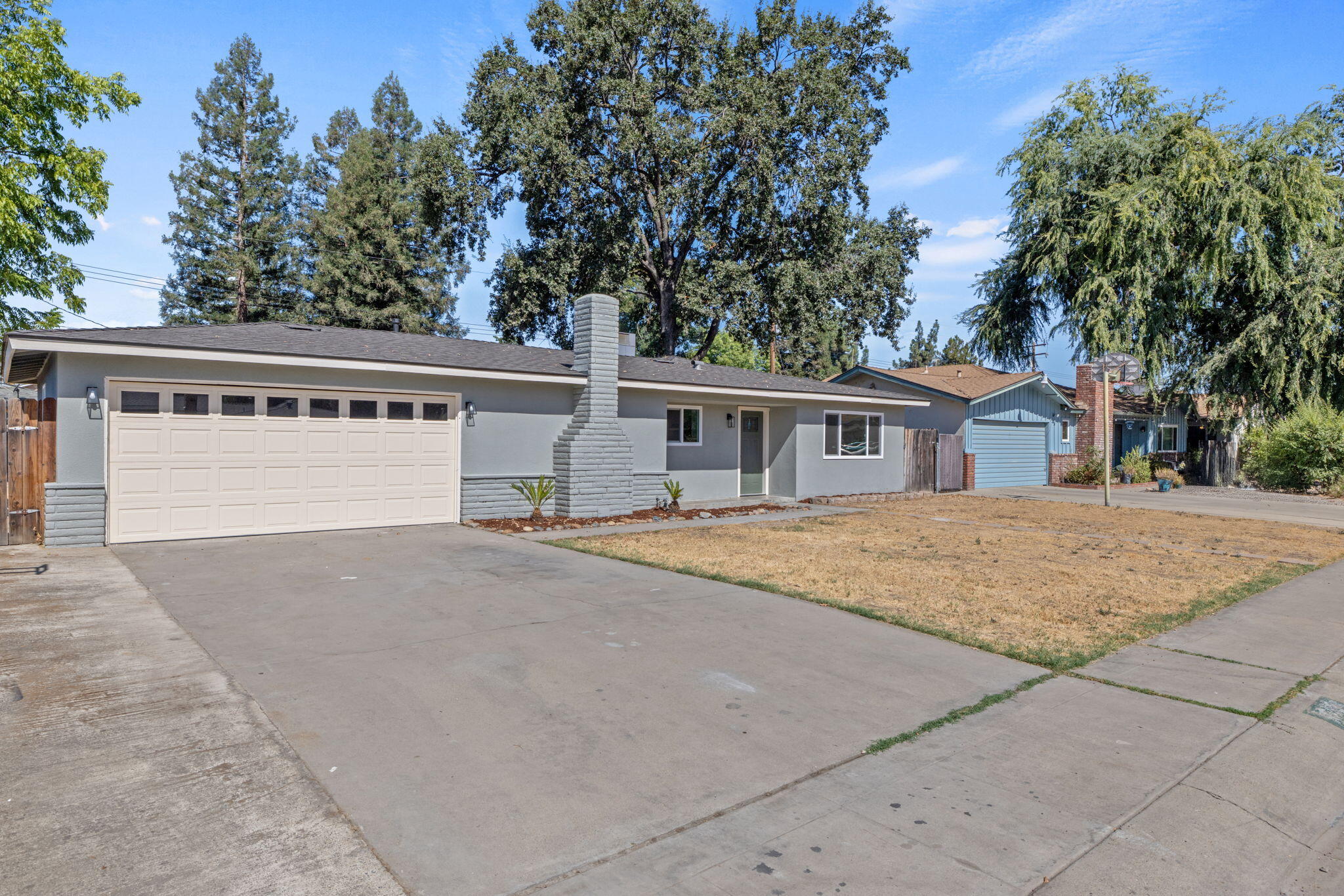1733 S Johnson St, Visalia, CA 93277