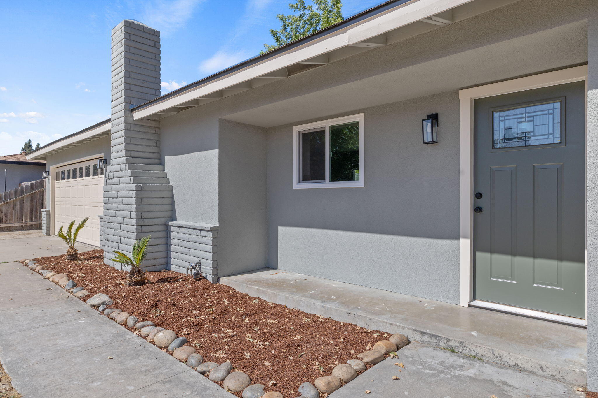 1733 S Johnson St, Visalia, CA 93277