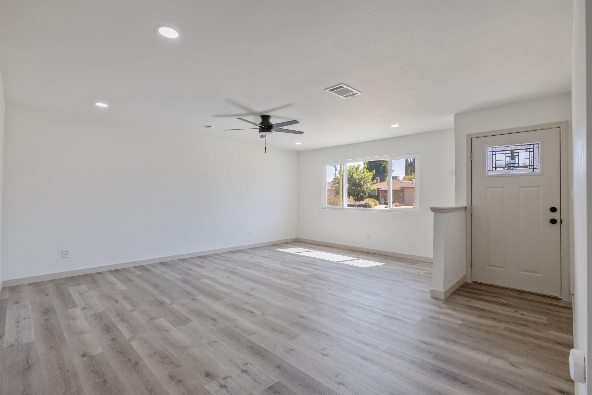 1733 S Johnson St, Visalia, CA 93277