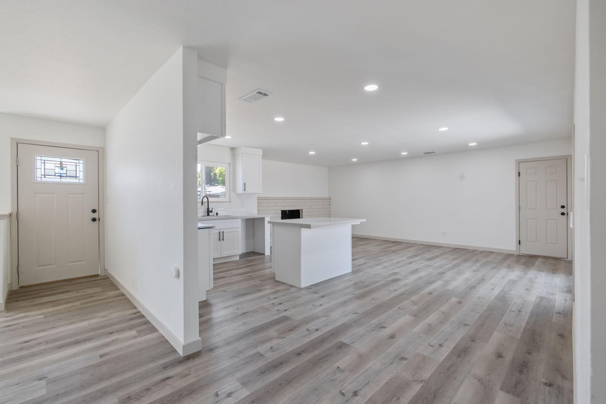 1733 S Johnson St, Visalia, CA 93277