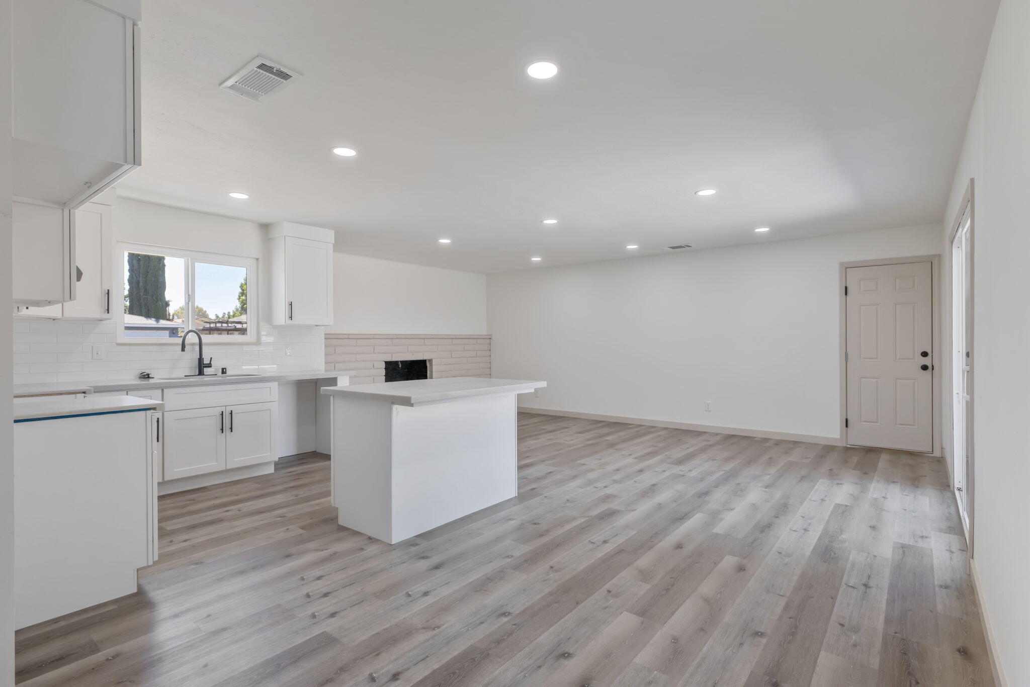1733 S Johnson St, Visalia, CA 93277