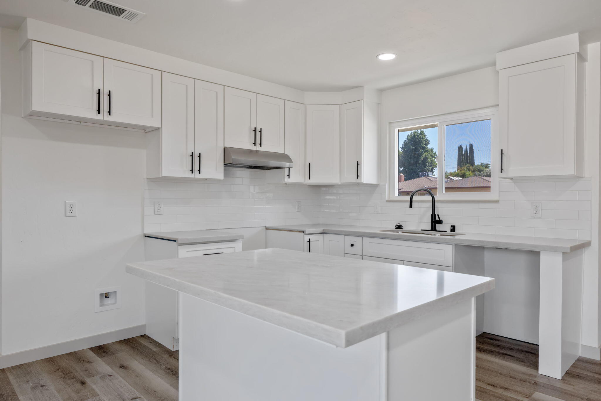 1733 S Johnson St, Visalia, CA 93277