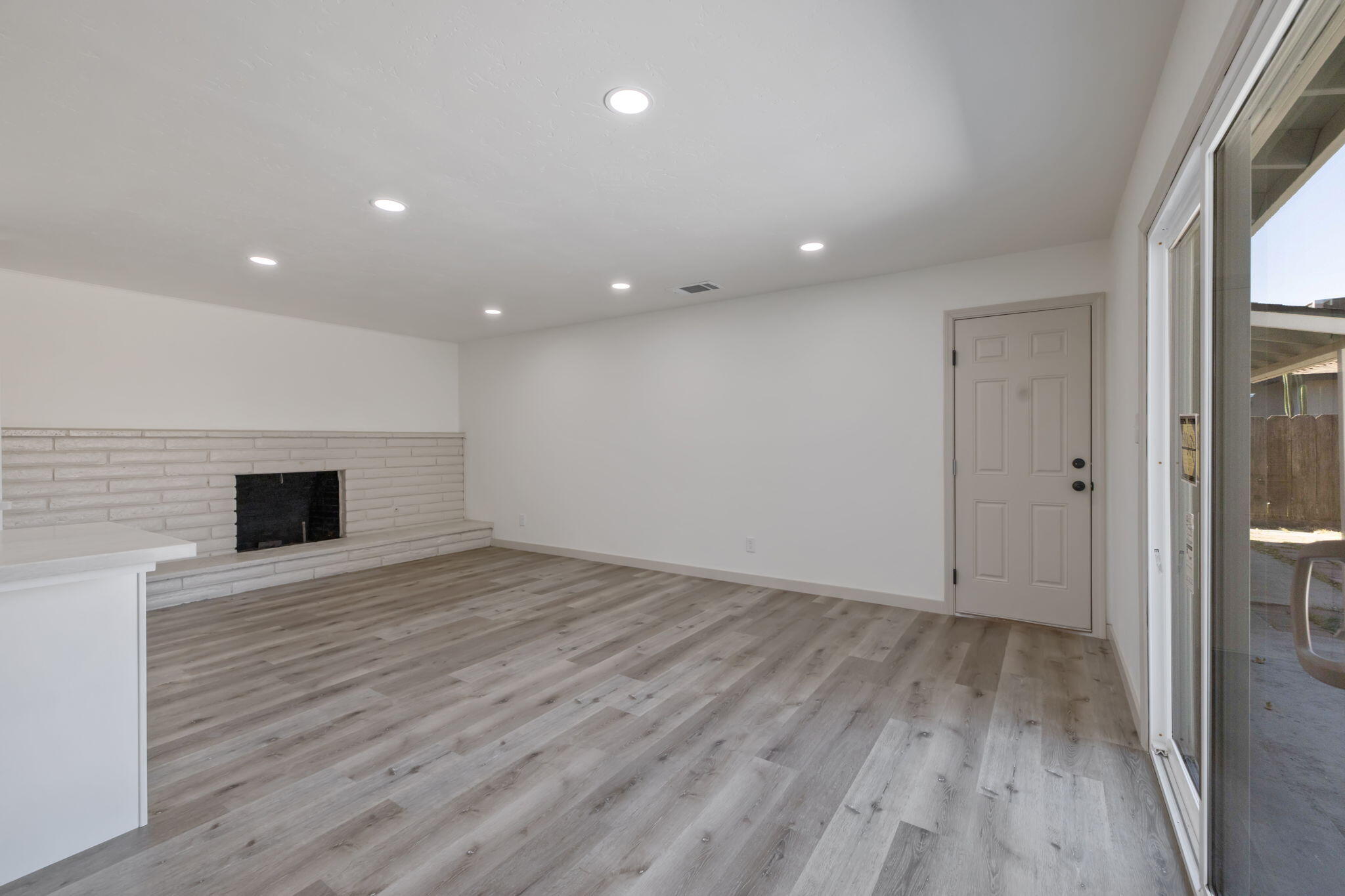 1733 S Johnson St, Visalia, CA 93277