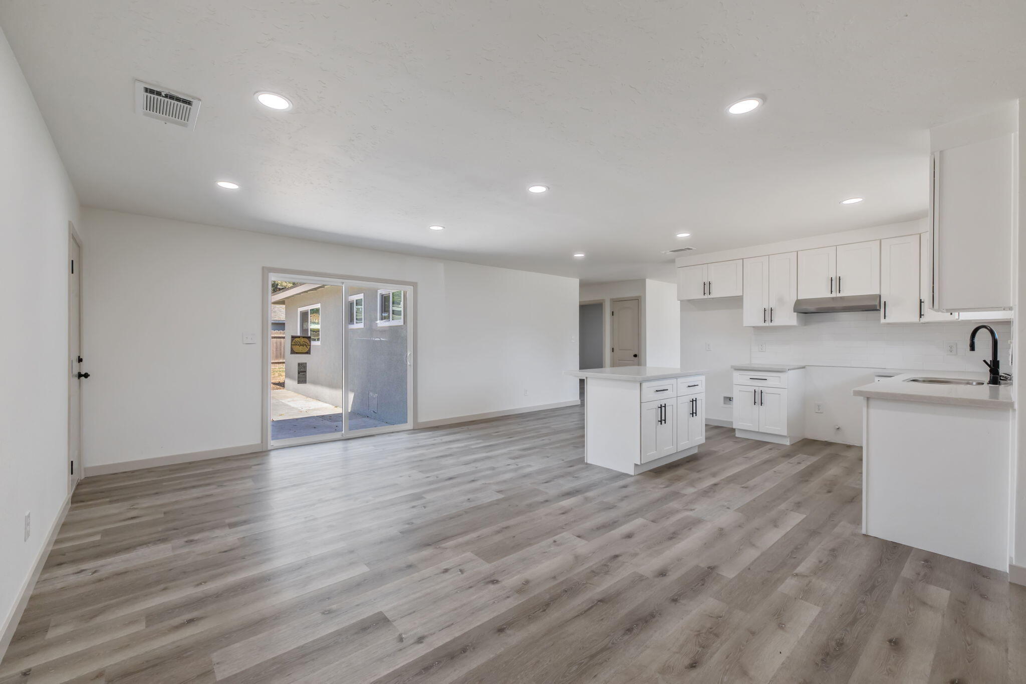 1733 S Johnson St, Visalia, CA 93277