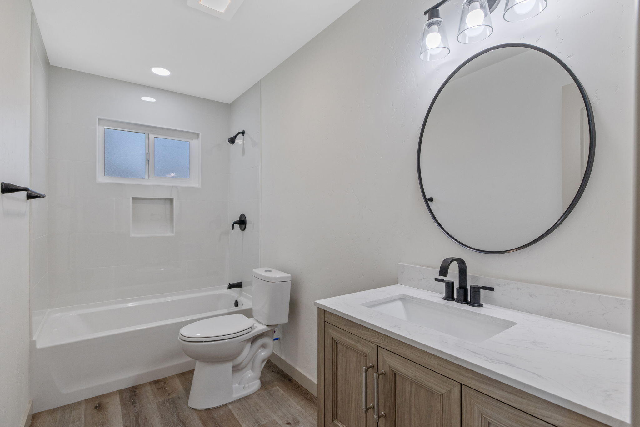 1733 S Johnson St, Visalia, CA 93277