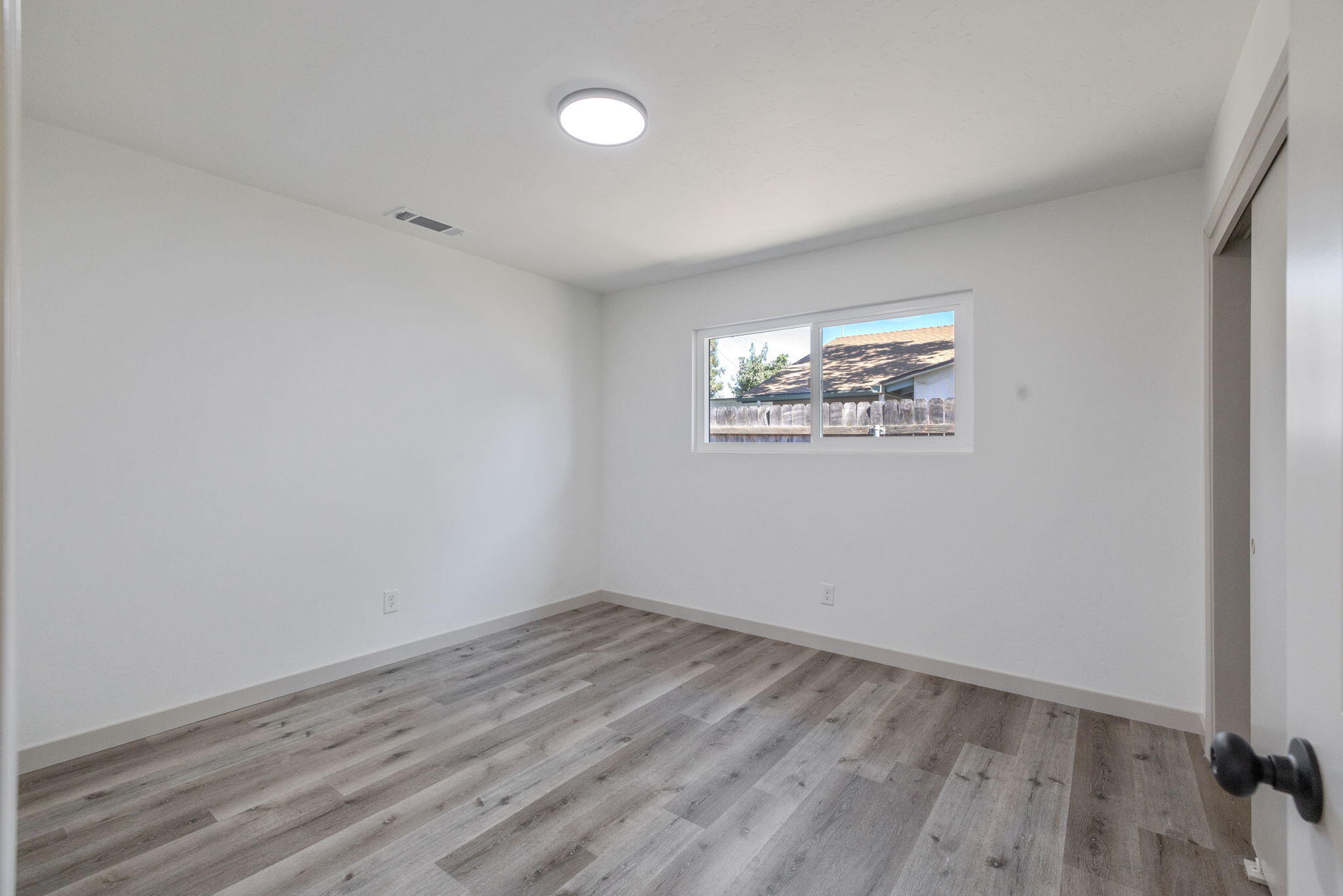 1733 S Johnson St, Visalia, CA 93277