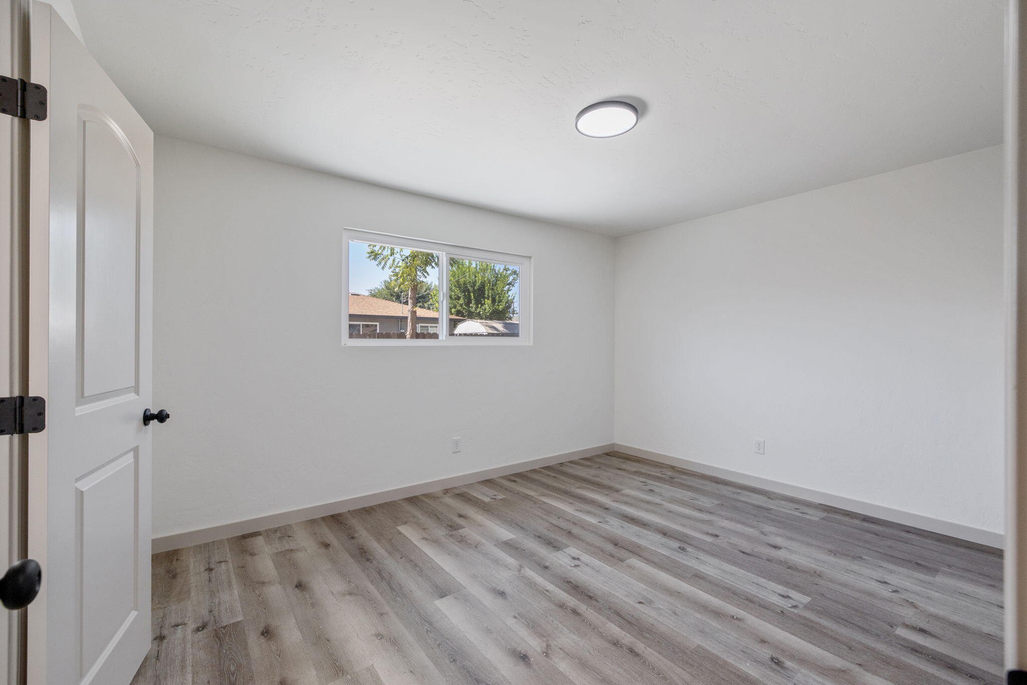 1733 S Johnson St, Visalia, CA 93277