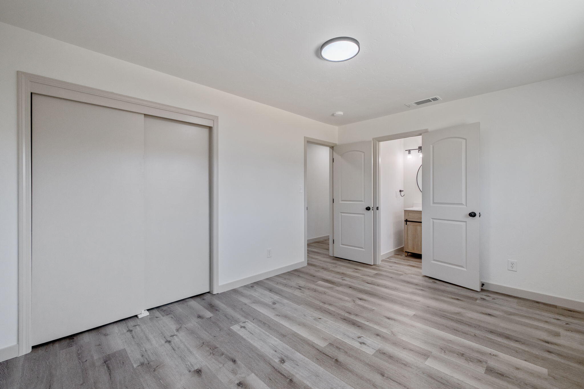 1733 S Johnson St, Visalia, CA 93277