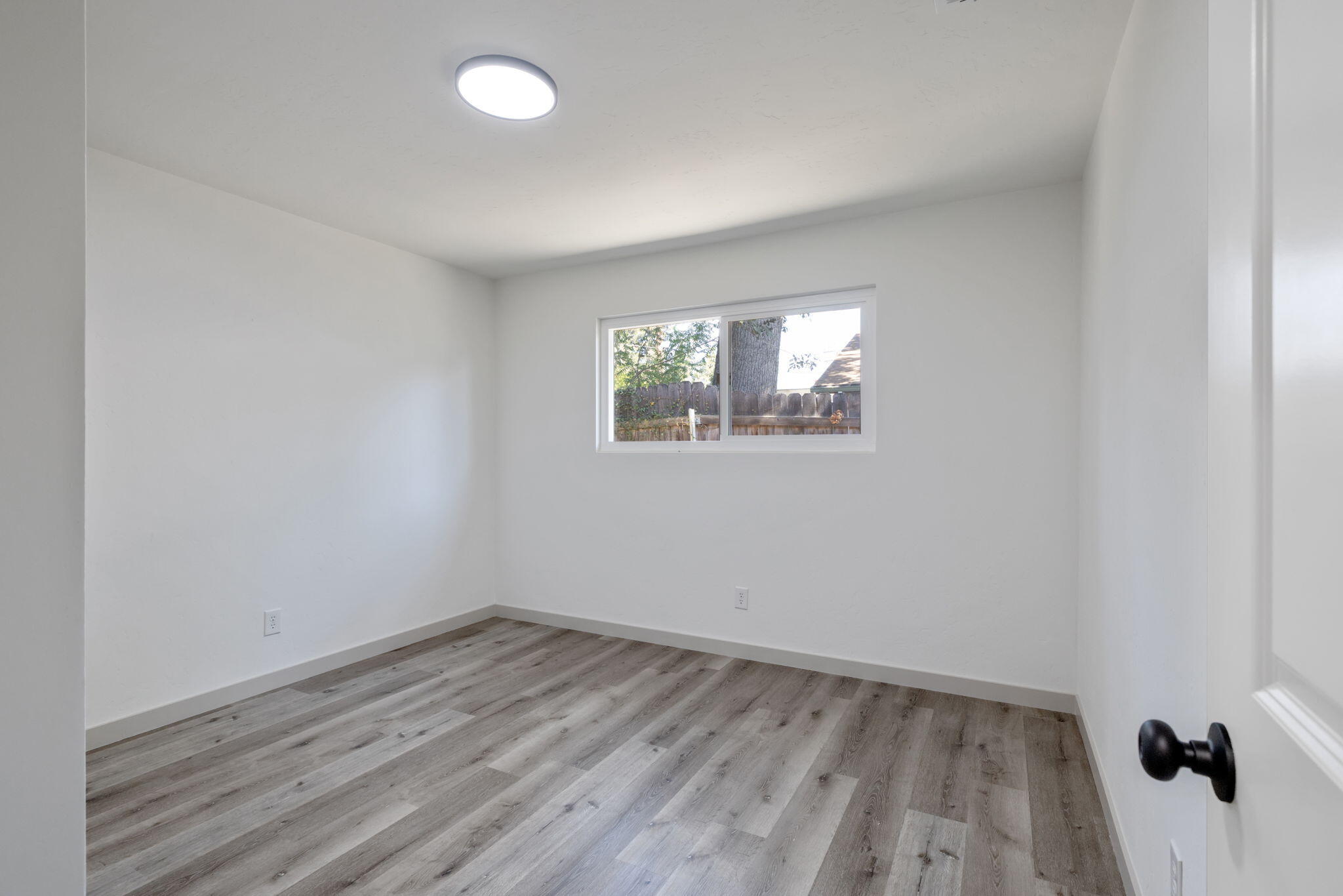 1733 S Johnson St, Visalia, CA 93277