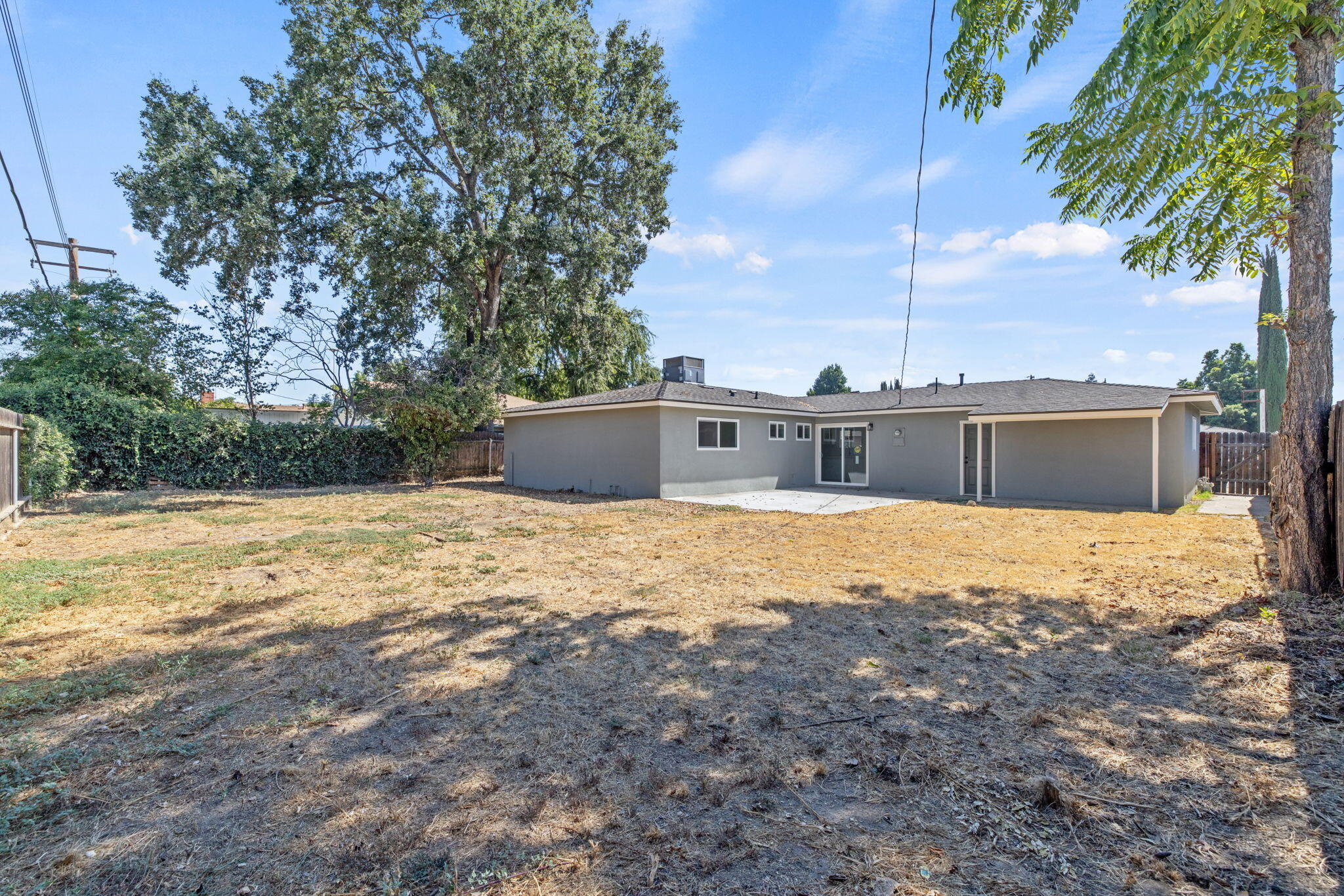 1733 S Johnson St, Visalia, CA 93277