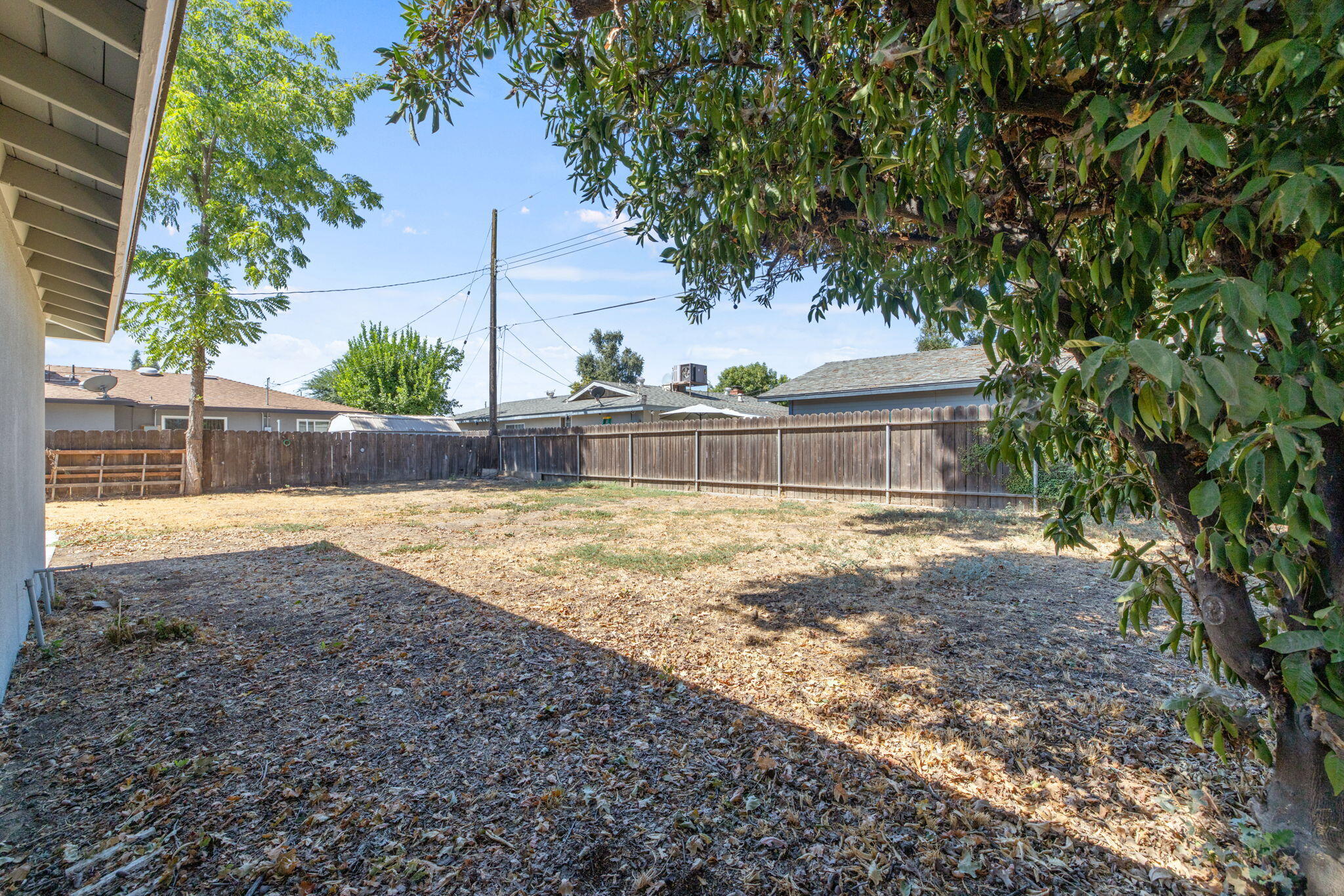1733 S Johnson St, Visalia, CA 93277