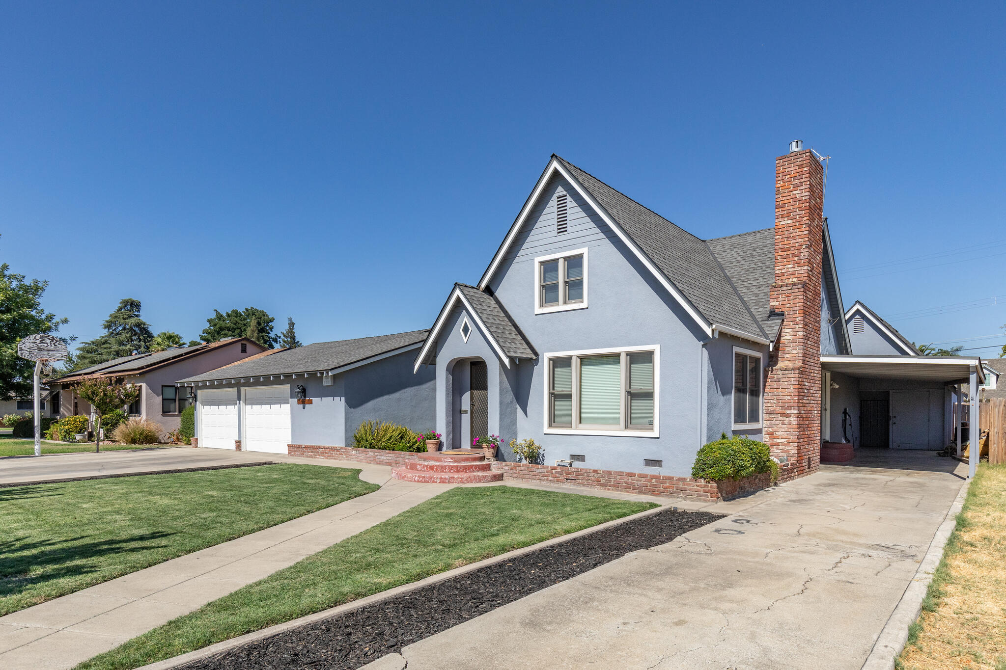 476 N Nichols Ave, Dinuba, CA 93618