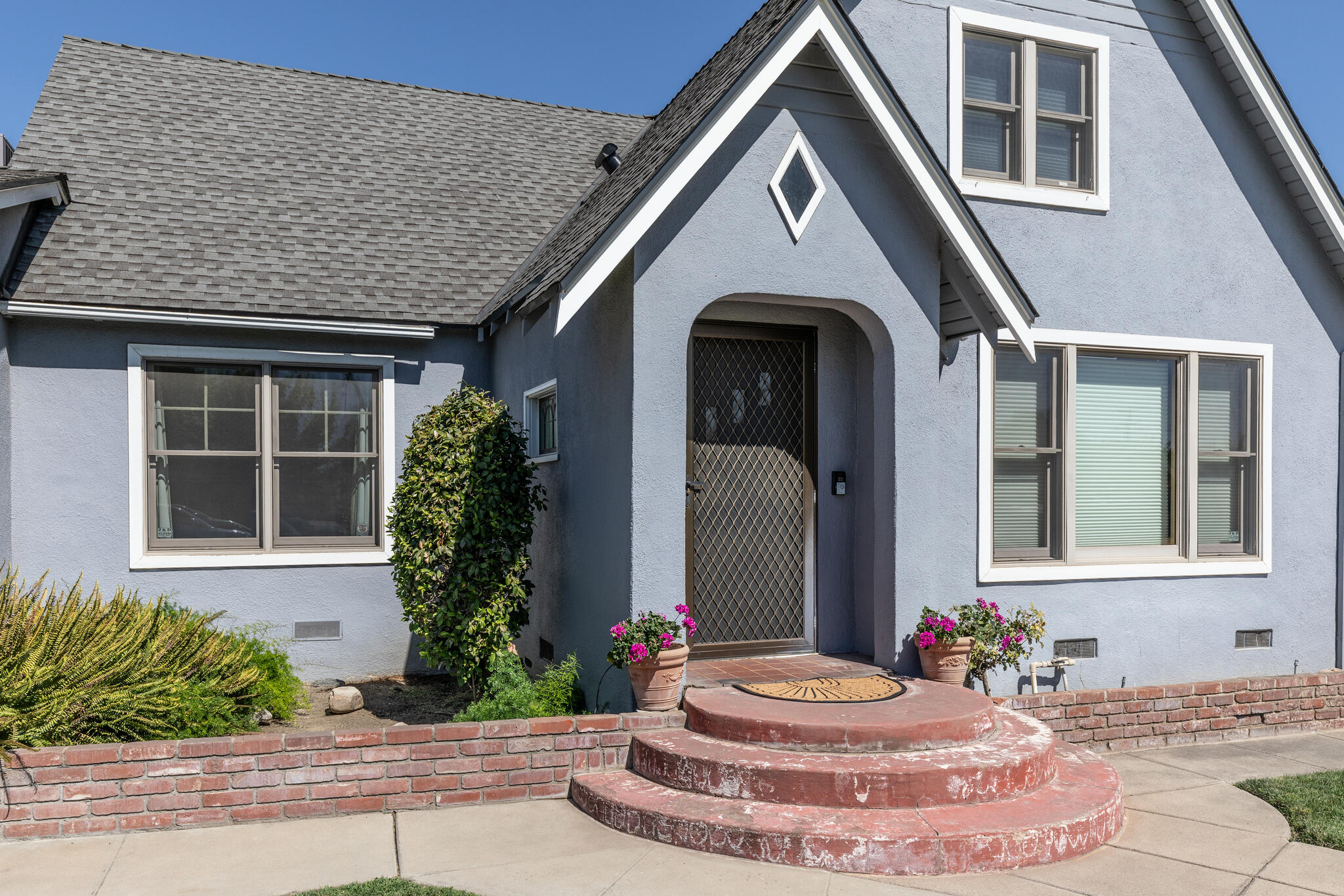 476 N Nichols Ave, Dinuba, CA 93618